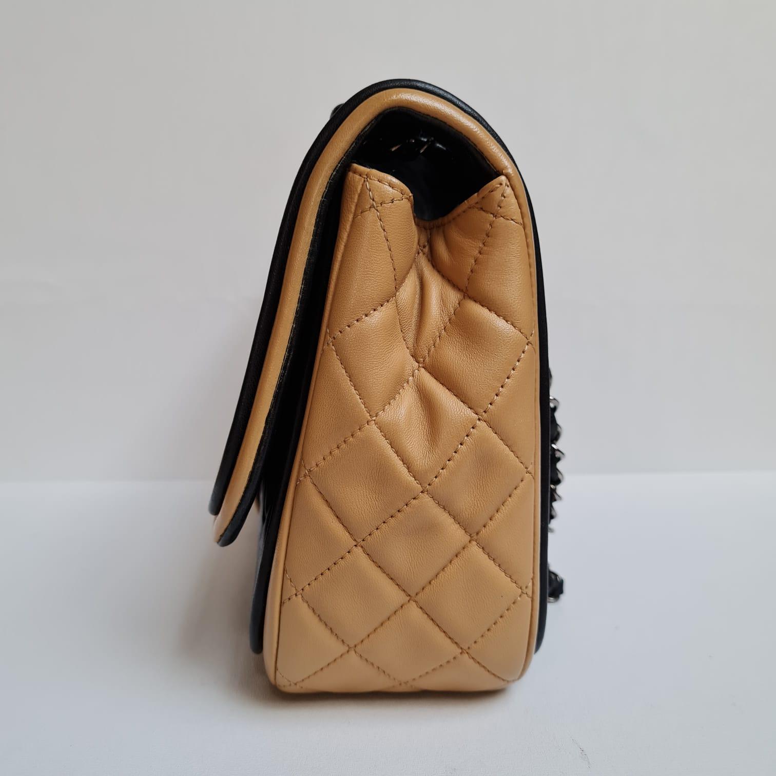 Chanel Black and Beige Lambskin Quilted Twist Two Tone Jumbo Single Flap Bag For Sale 8
