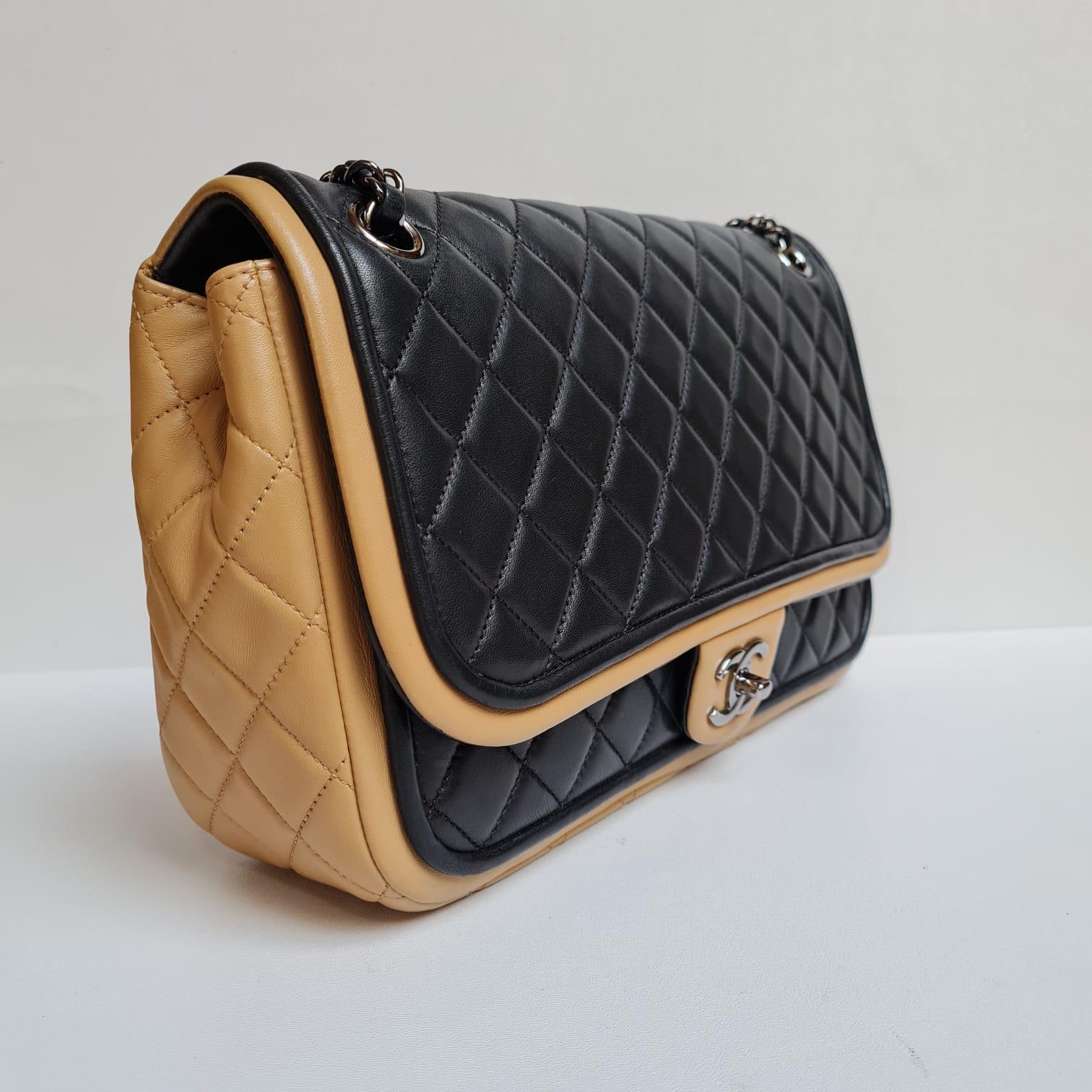 Chanel Black and Beige Lambskin Quilted Twist Two Tone Jumbo Single Flap Bag For Sale 10