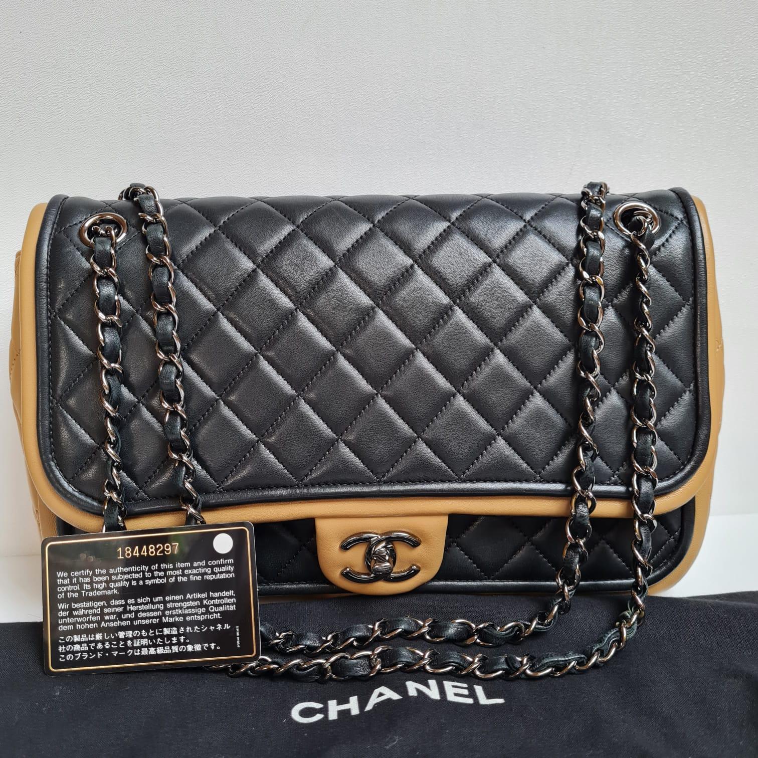 Beautiful chanel twist jumbo in black and beige. Overall in great condition throughout, with very minor scuffing due to leather surface. Faint scuffing on the flap leather lining as well. Comes with its card and dust bag. Series #18.