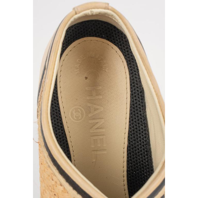 Zapatos de piel negros y beige de Chanel 5