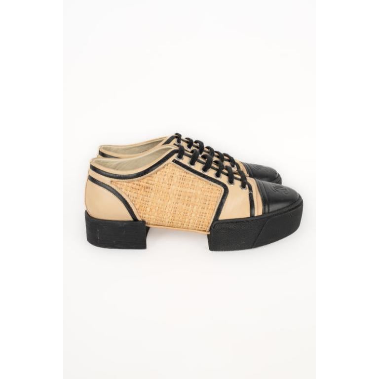 Zapatos de piel negros y beige de Chanel Negro