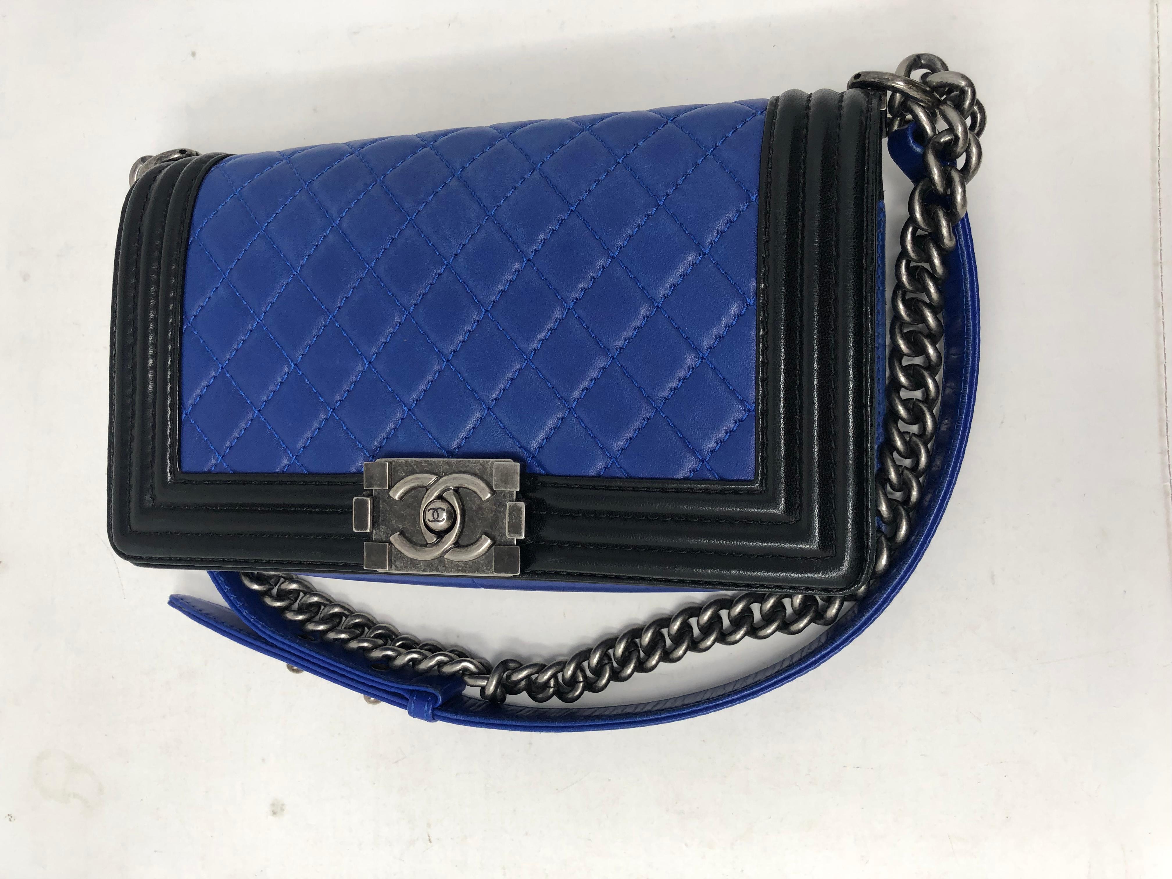 chanel navy boy bag