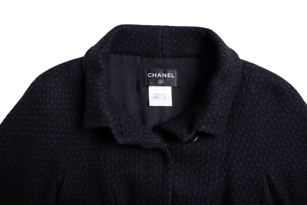 Chanel, black and blue wool coat. In Excellent Condition For Sale In AMSTERDAM, NL
