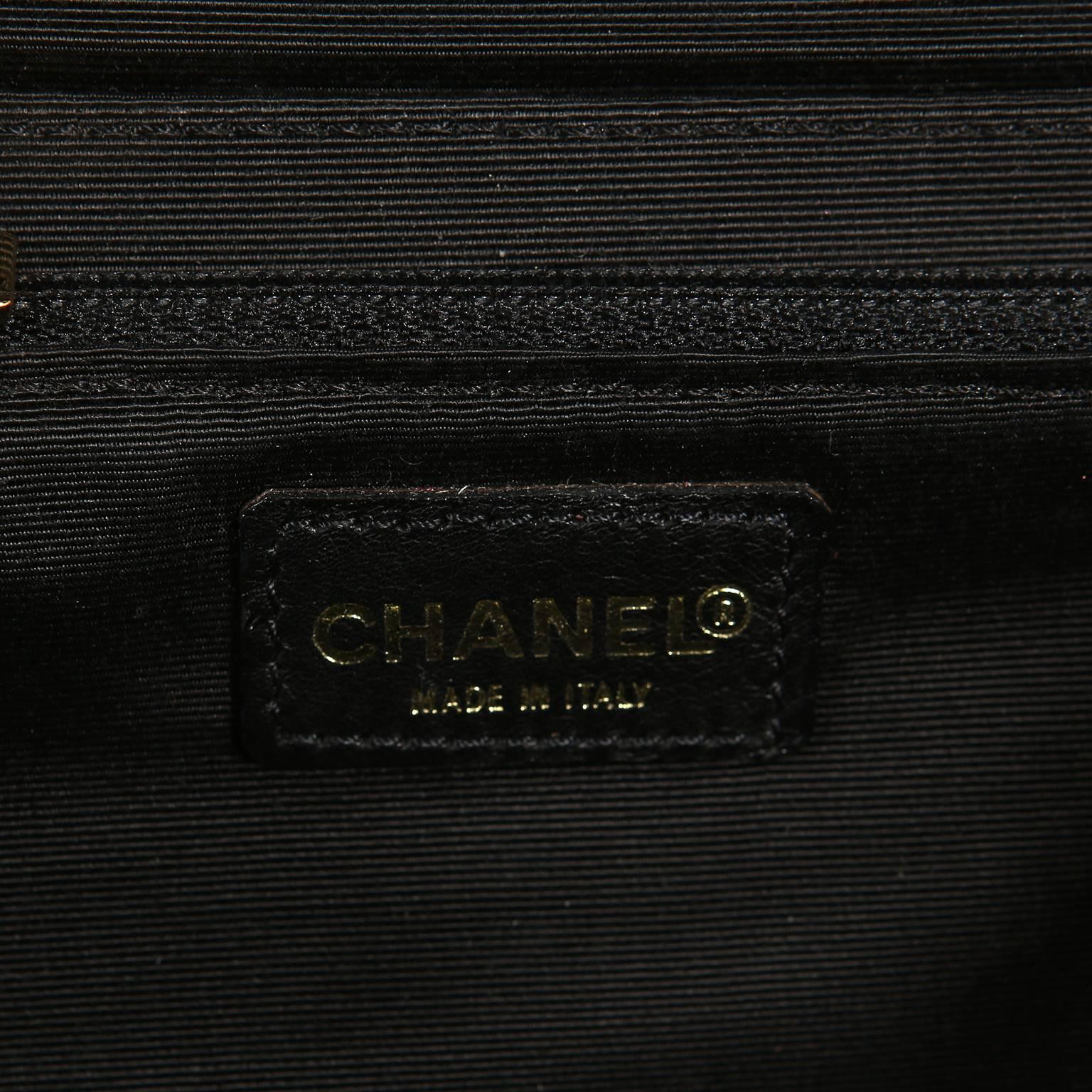 Chanel Kleine Umhängetasche aus schwarzem und cremefarbenem Bakelit im Angebot 3