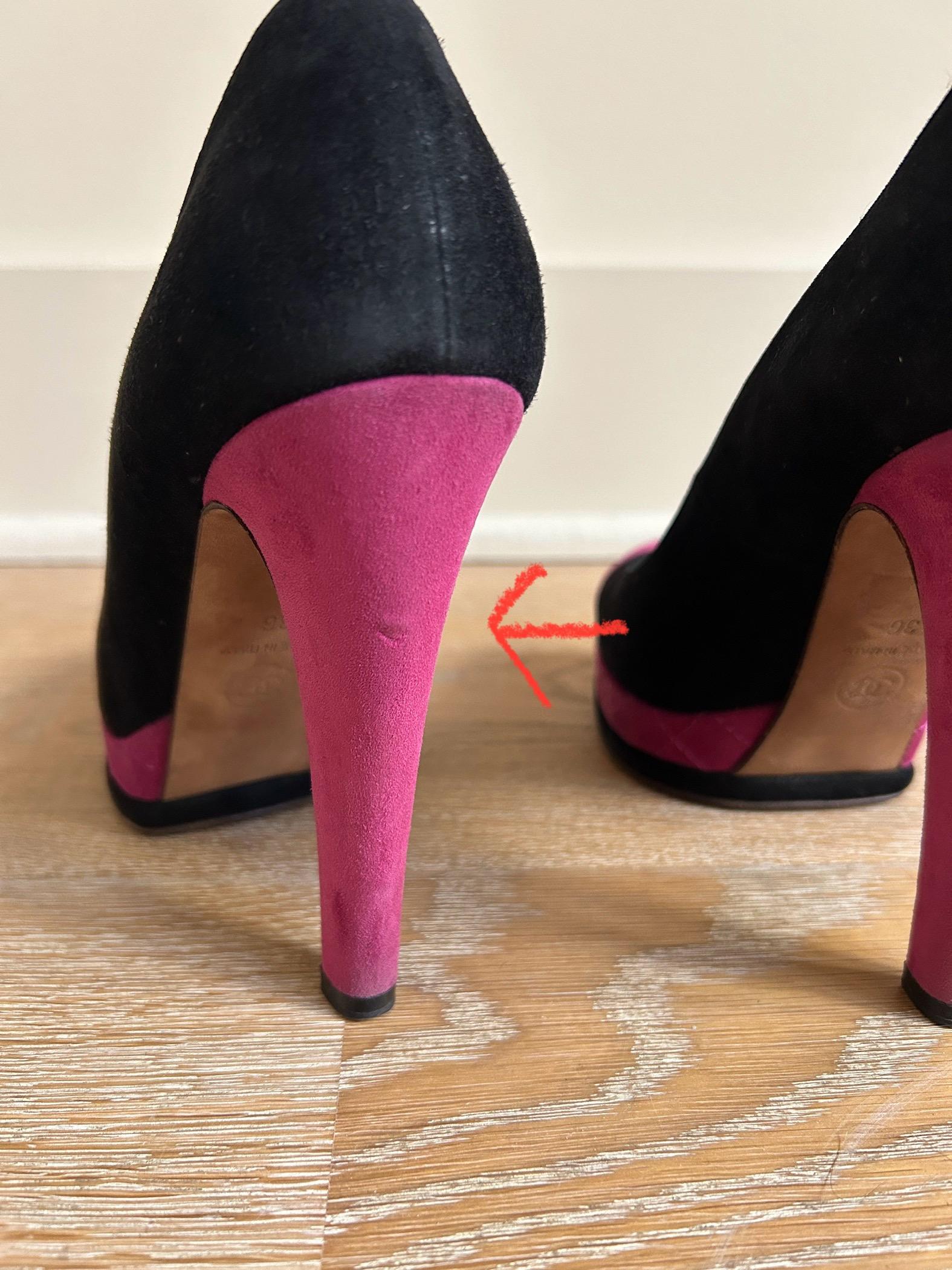 Chanel Black and Fuschia Logo Cap Toe Pump For Sale 8