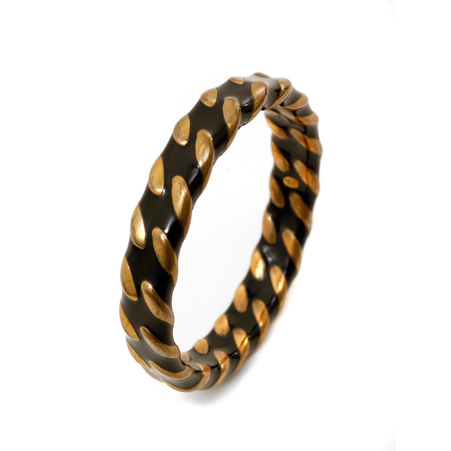 This authentic Chanel Black and Gold Bangle Bracelet is in excellent condition from the Fall 1997 collection.  Simple and elegant design.  Approximately eight inches.  Made in France.  
PBF 11031

