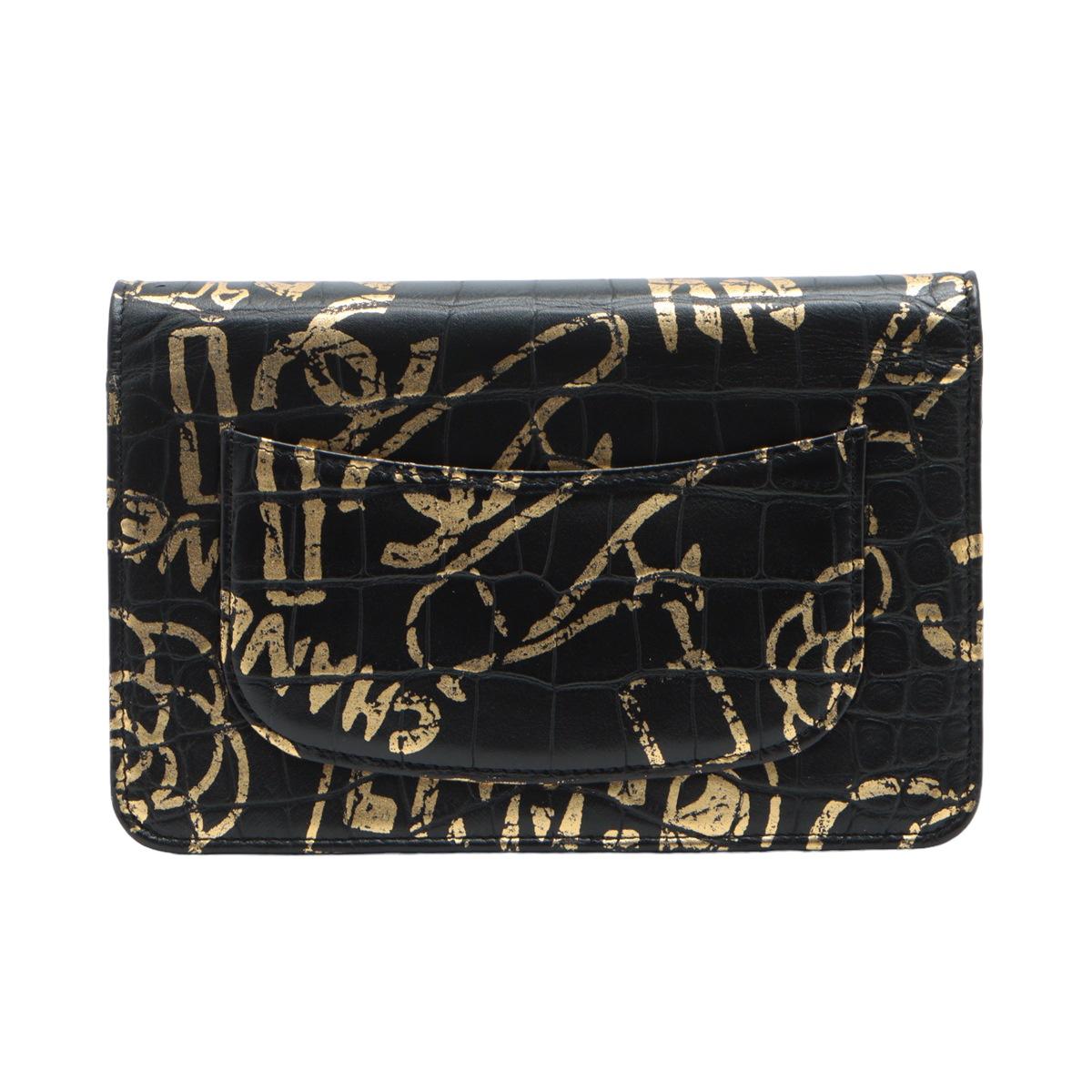 Chanel Black and Gold Graffiti Crocodile Embossed Calfskin 2.55 Reissue In Excellent Condition For Sale In DOUBLE BAY, NSW