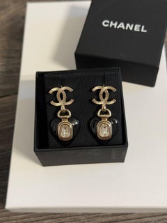 CHANEL Black and Gold Heart Crystal CC Drop Earrings