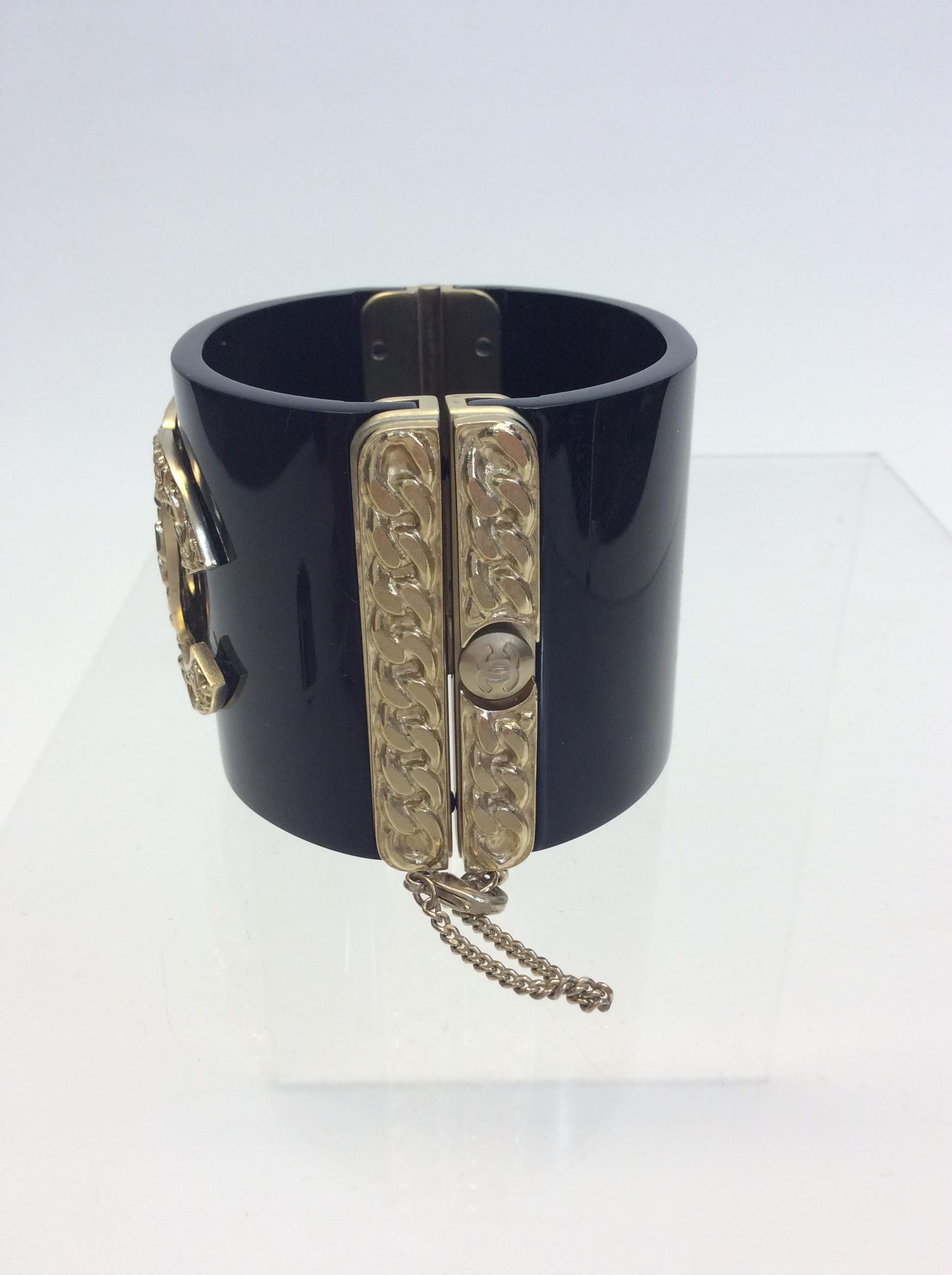 Chanel Black and Gold Lucite Cuff
$1800
Made in France
6.5