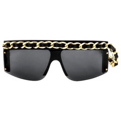 Chanel Nero e Oro Raro Vintage Runway Collana Lunga Catena Occhiali da Sole