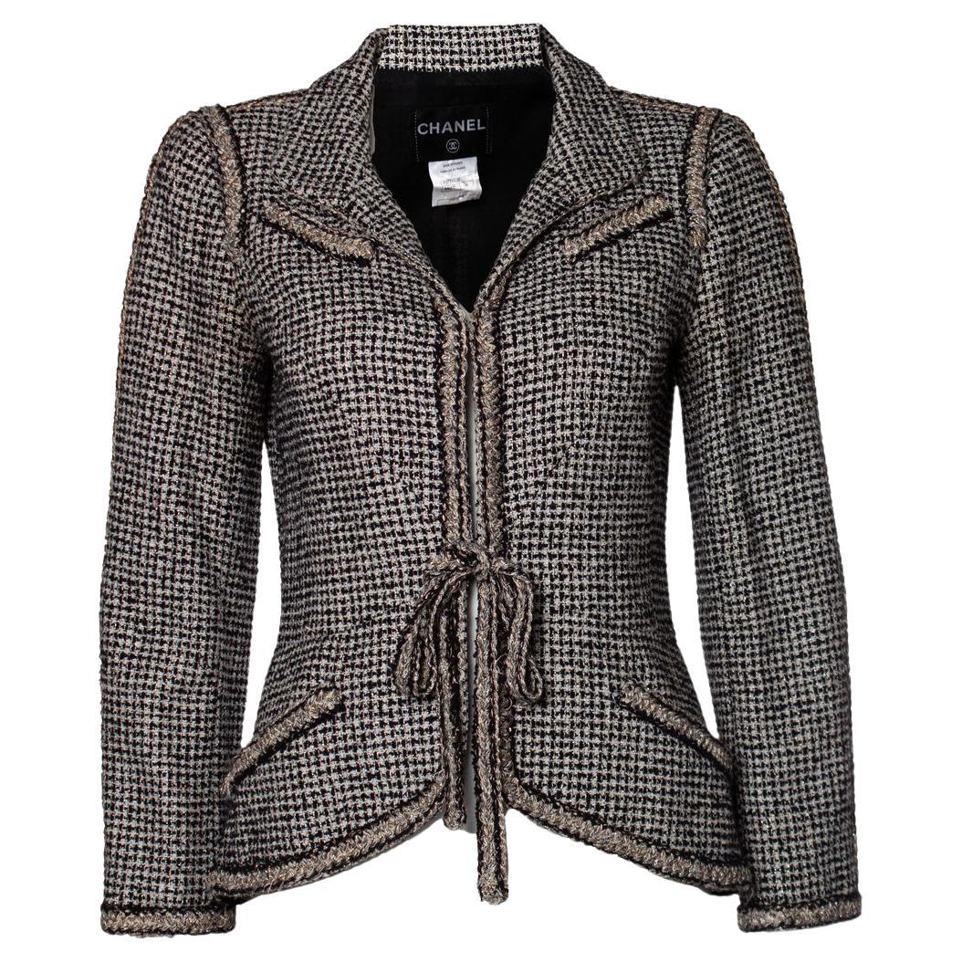 Chanel, giacca in tweed nera e oro in vendita