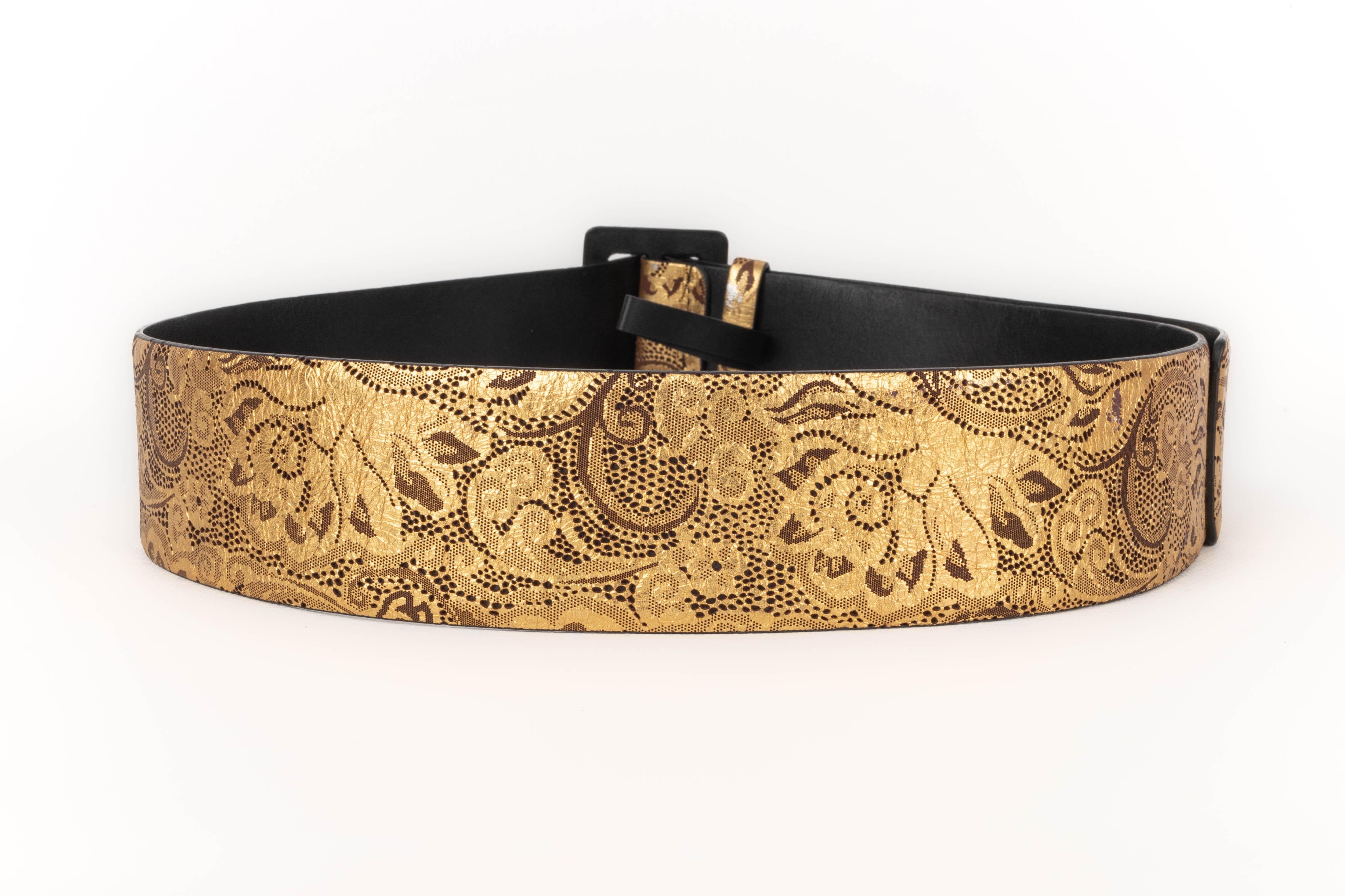 Women's Chanel  Black and Golden Leather Belt, 2009 For Sale