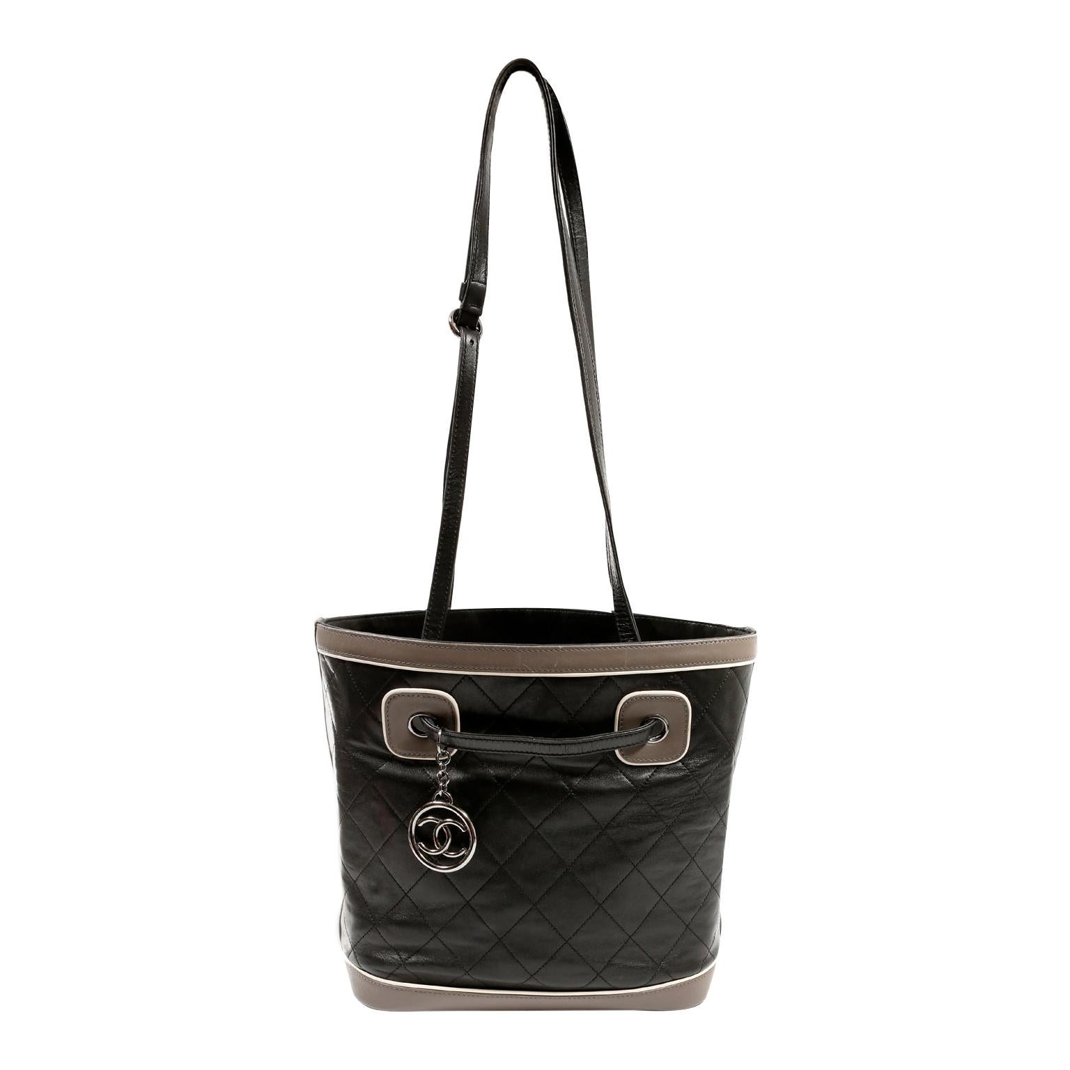 CHANEL SO Black Calfskin Leather Vintage Timeless Shoulder Tote For Sale at  1stDibs