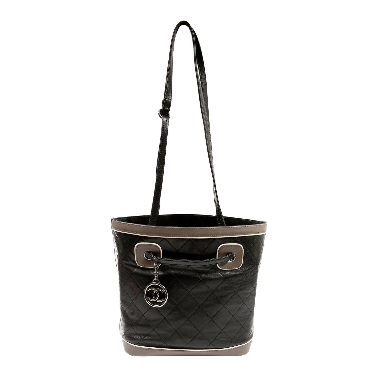 Chanel vintage 1990's Black Quilted Caviar Leather Shoulder Bag ref.939049  - Joli Closet