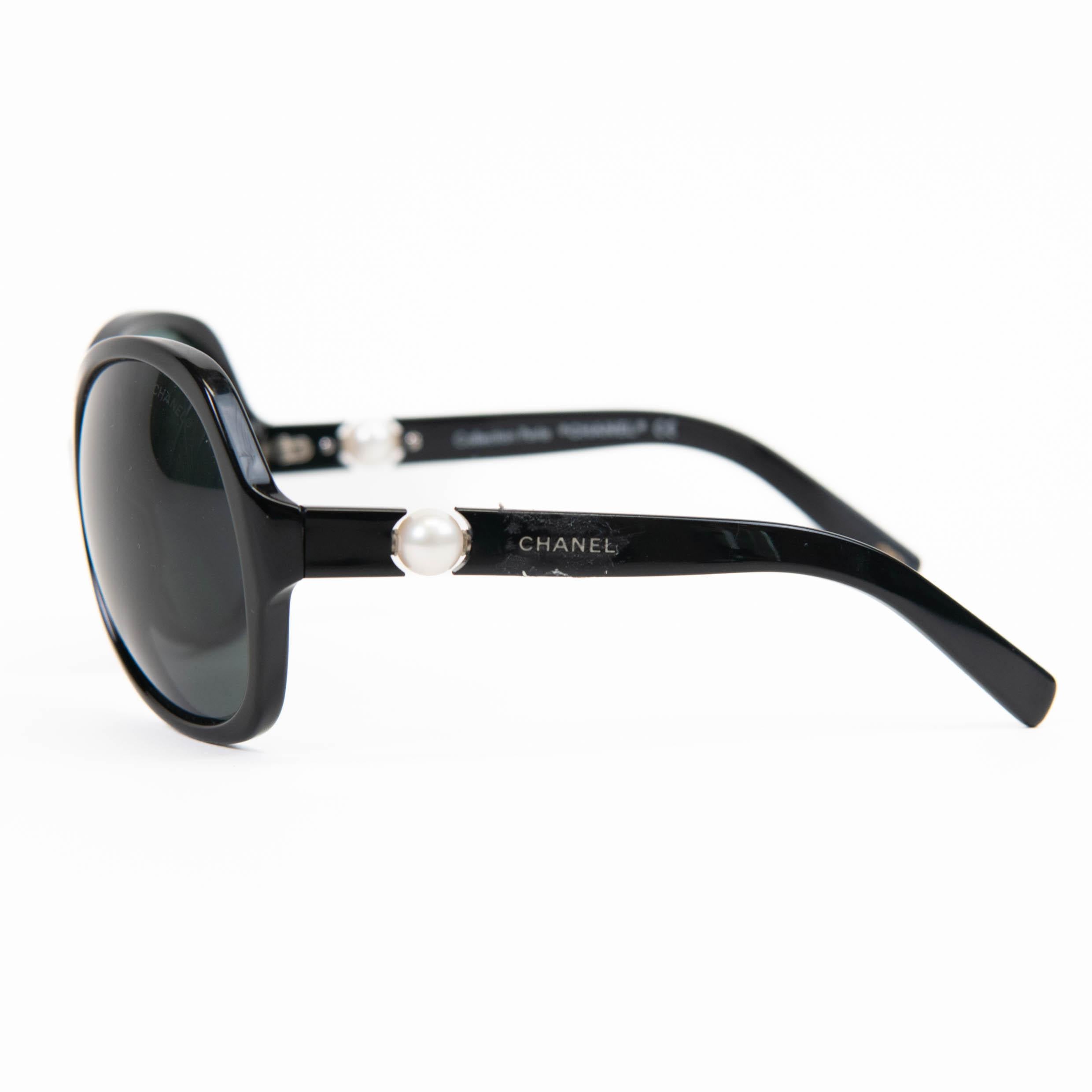 Chanel Black and  Pearl Sunglasses 5141-H In Excellent Condition In Corona Del Mar, CA