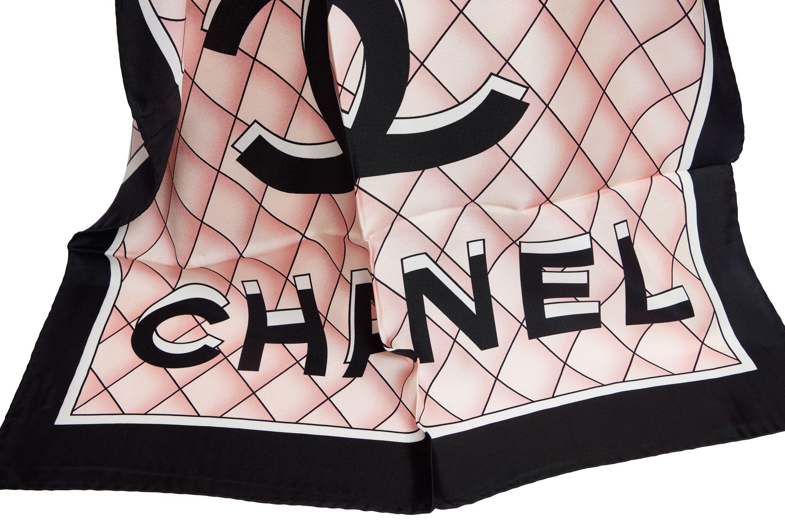 Chanel Schwarzer und rosa CC-Logo-Seidenschal (Beige) im Angebot