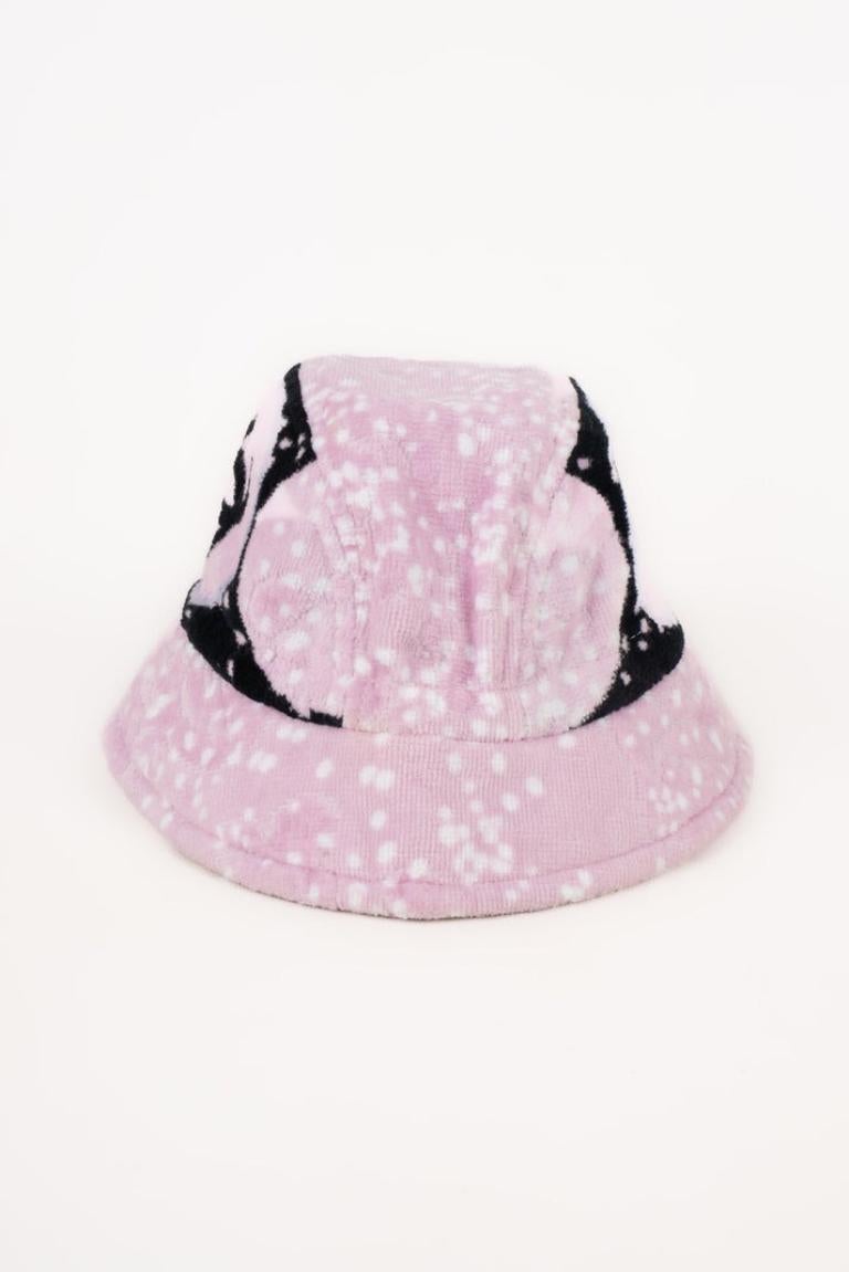 Chanel Black and Pink Cotton Bucket Hat In Excellent Condition For Sale In SAINT-OUEN-SUR-SEINE, FR