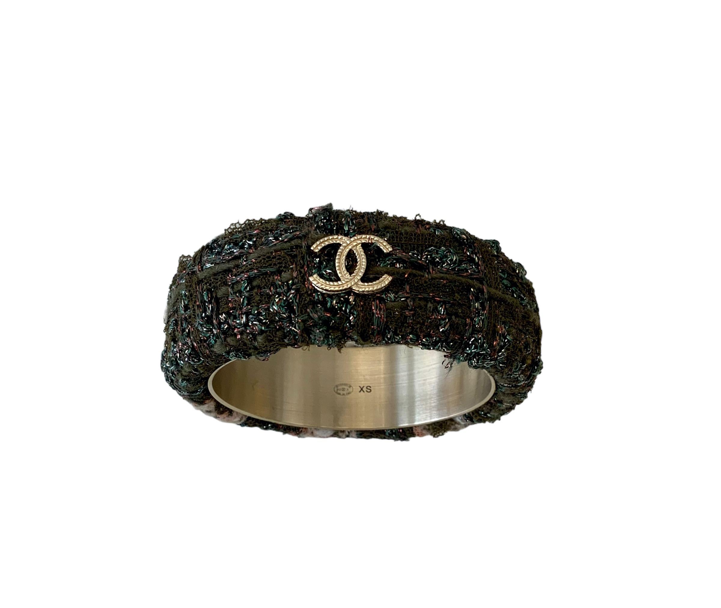Beautiful tweed bangle from the 2013 Fall Collection from Chanel.

Year: Fall 2013
Metal: Steel
Size: XS
Measurements: 
Height: 2.5cms - approx. 1