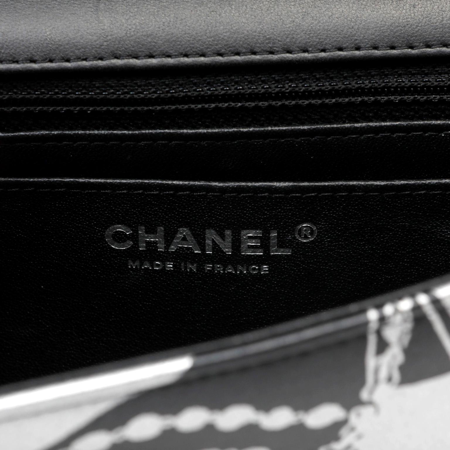 Chanel Mini Classic édition limitée en cuir d'agneau noir et argenté en vente 1