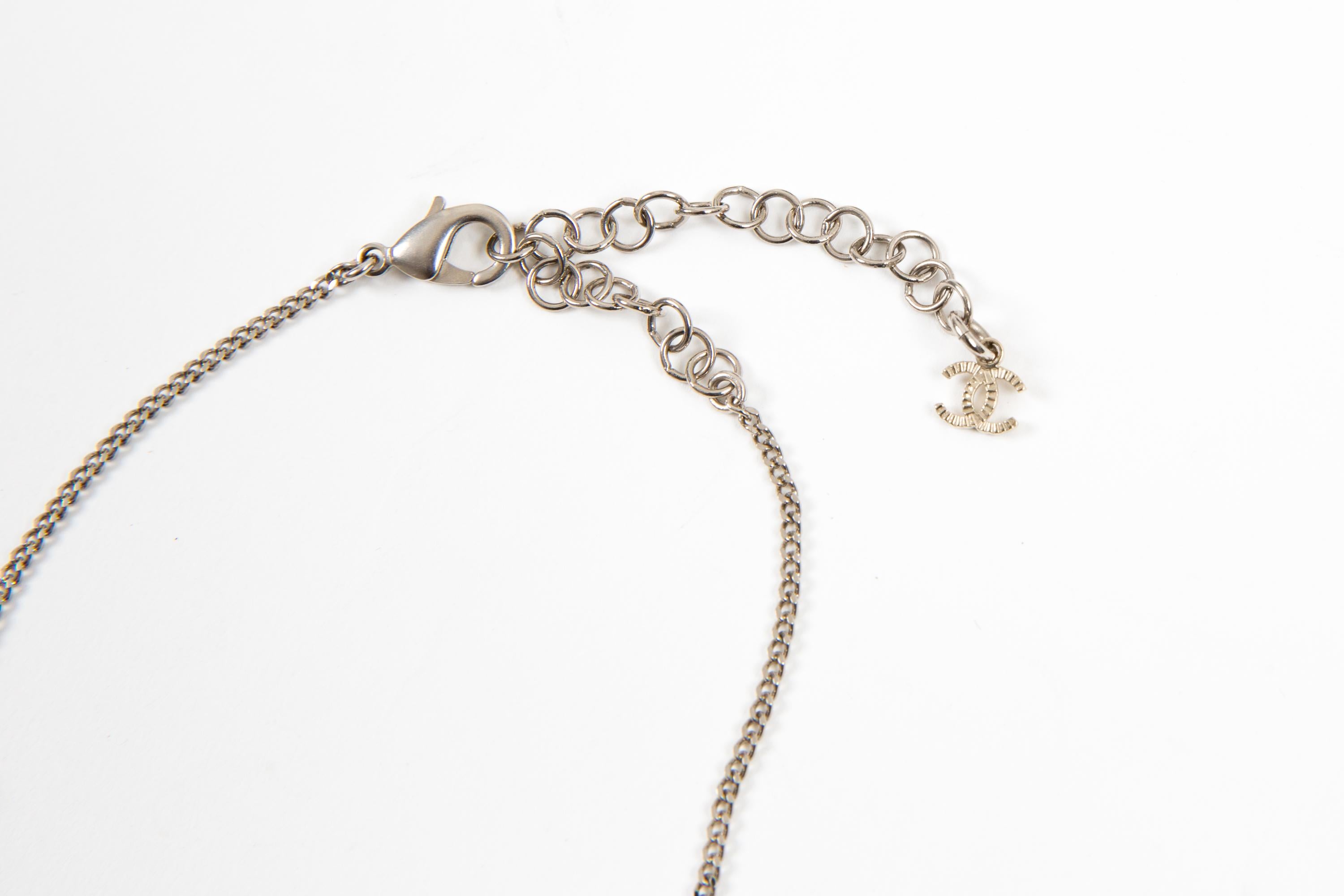 Chanel Black and Silver Tone Chain Necklace In Good Condition For Sale In Paris, FR