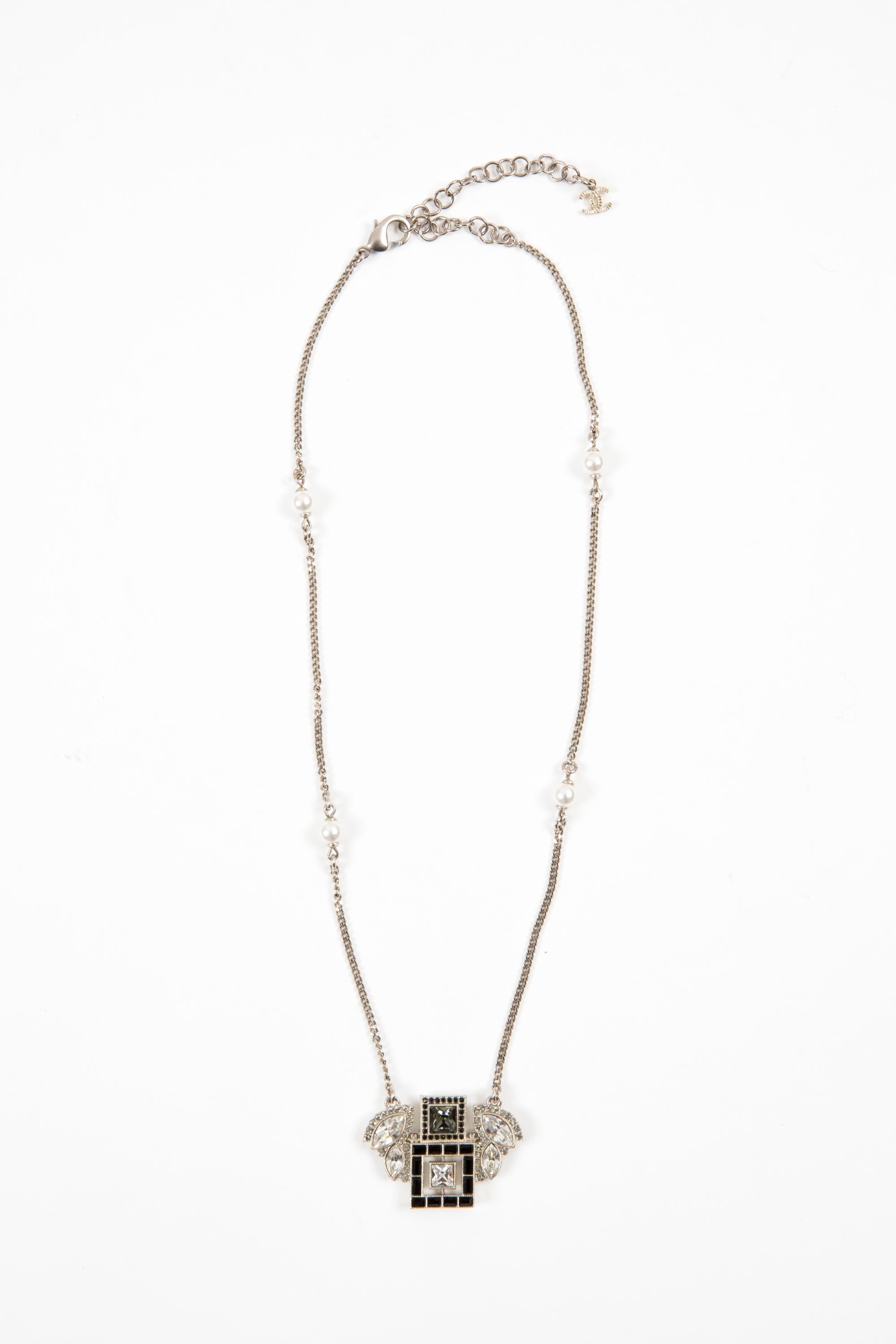 Chanel Black and Silver Tone Chain Necklace For Sale 3