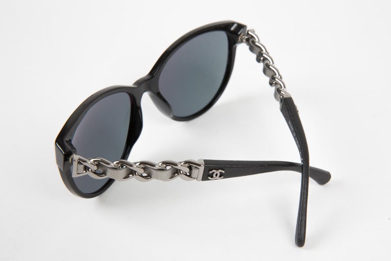 Chanel Black and Silver Tone Chain Sunglasses at 1stDibs display picture 1