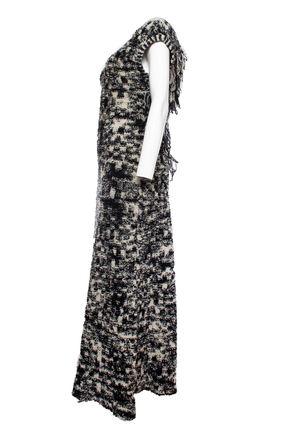 Chanel, Black and white boucle knit maxi gown In Excellent Condition For Sale In AMSTERDAM, NL