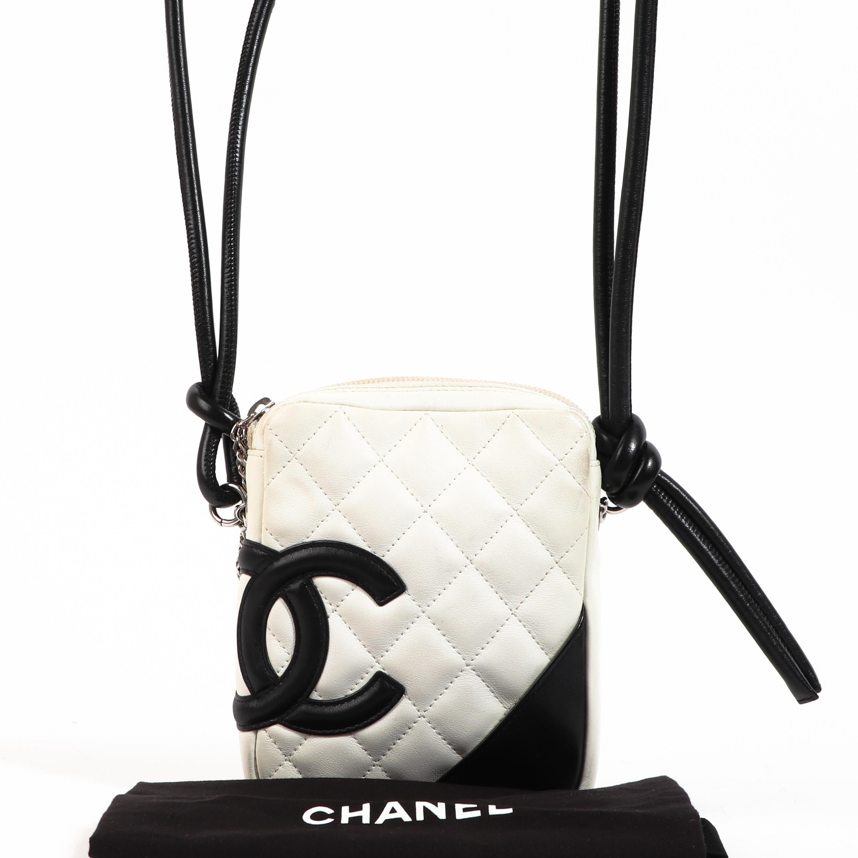 Chanel Black and White Cambon Ligne Crossbody Bag

This iconic crossbody bag by Chanel is crafted out of cream colored leather and finished off with contrasting black detailing and rolled leather shoulder straps.

Contrasting hot pink fabric lining.