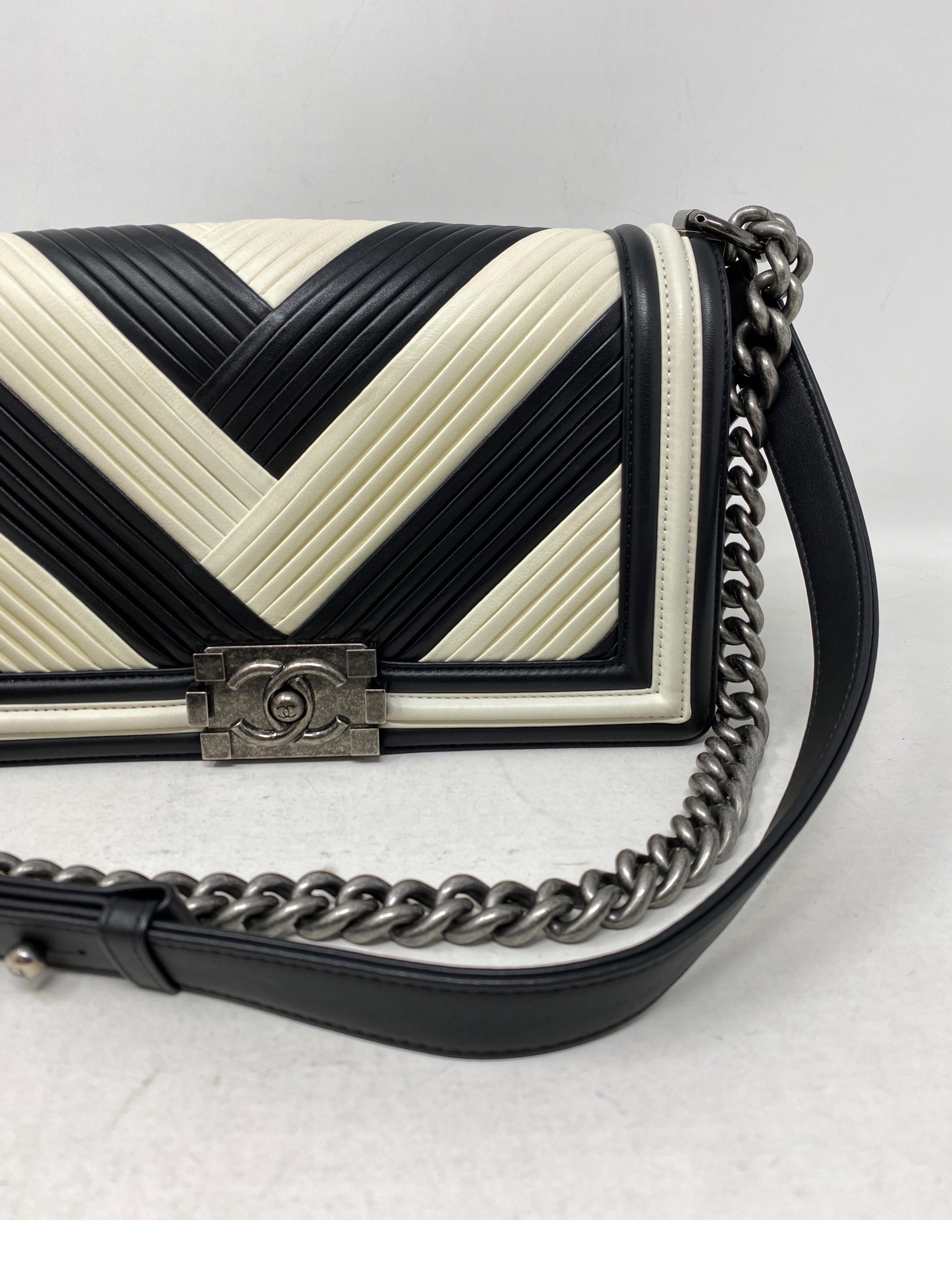 chanel boy bag black and white