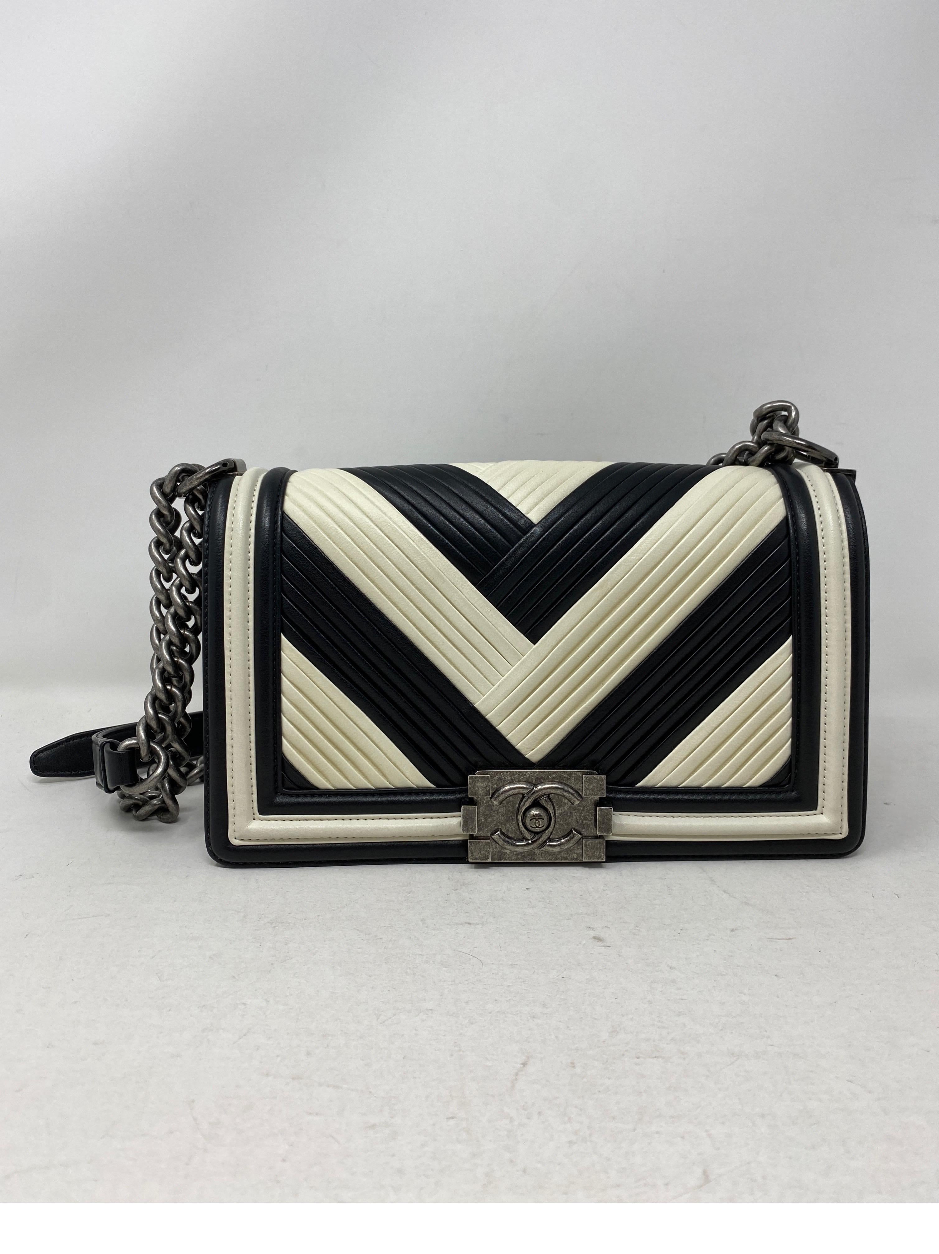 Chanel Black and White Chevron Boy Bag In Good Condition In Athens, GA