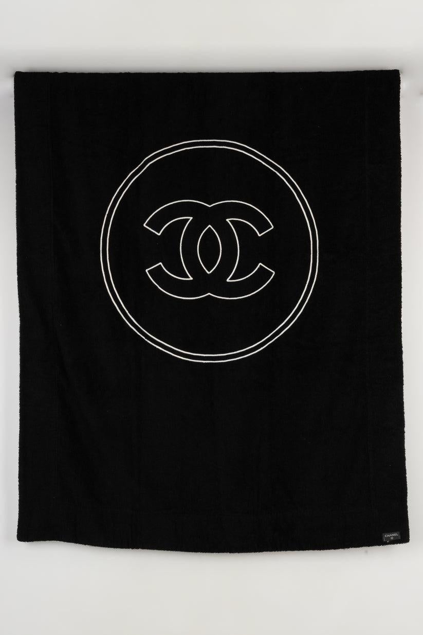Chanel - (Made in Italy) Black and white cotton beach towel.

Additional information:
Condition: Very good condition
Dimensions: 180 cm x 120 cm

Seller Reference: ACC104