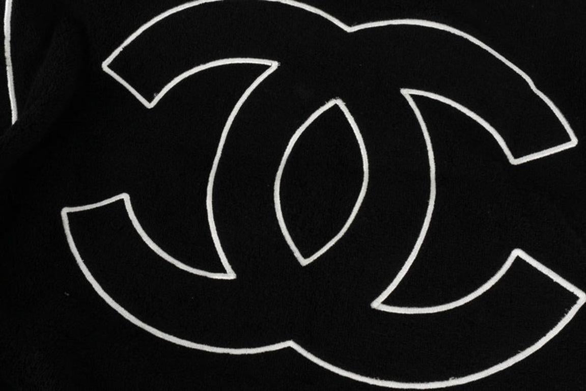 Women's or Men's Chanel Black and White Cotton Beach Towel