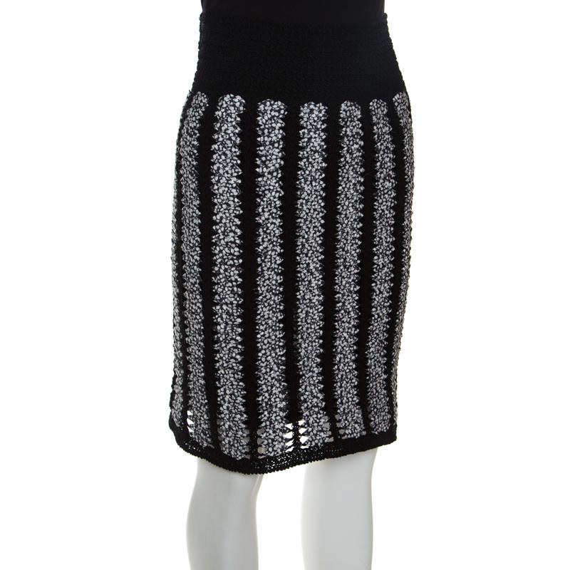 This skirt from Chanel is classy, chic and very stylish. The skirt is made of 100% cotton and carries an artistic silhouette. It flaunts a black and white crochet detailing that is creatively matched with textured geometric patterns making the skirt