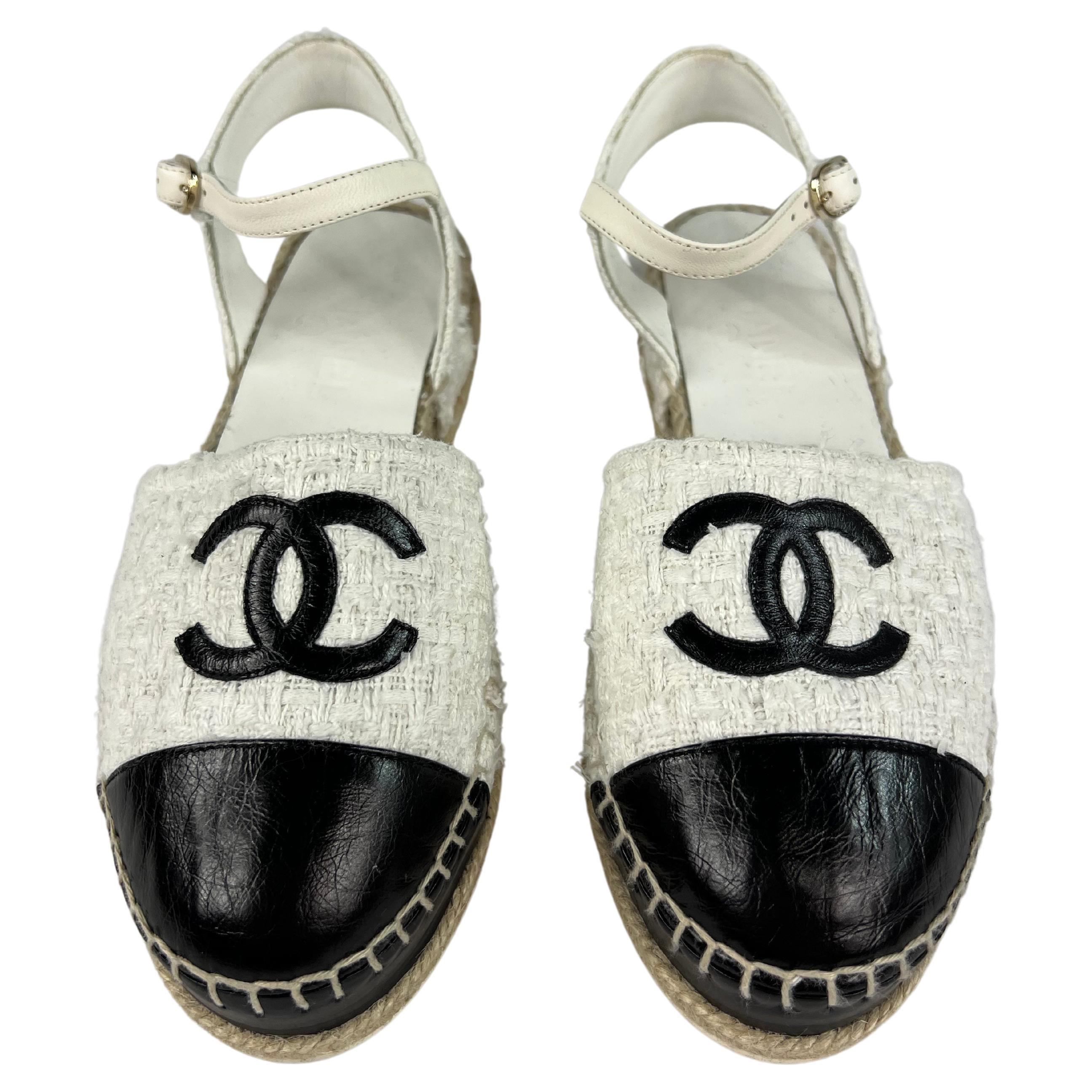 Chanel Black and White Espadrille Sandals For Sale at 1stDibs