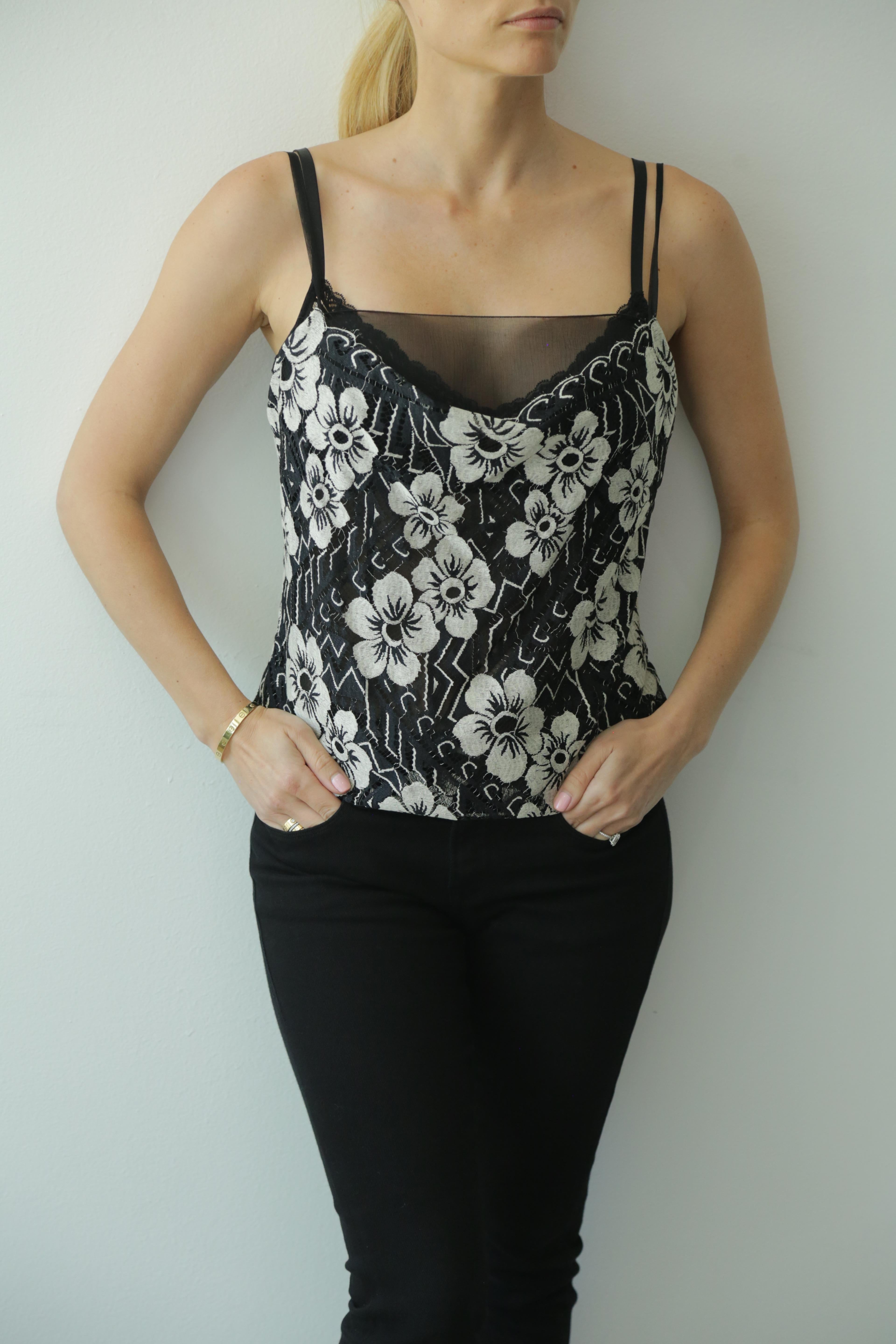 Chanel Black and White Floral Lace Top Size 40 *fits small In Excellent Condition In Thousand Oaks, CA