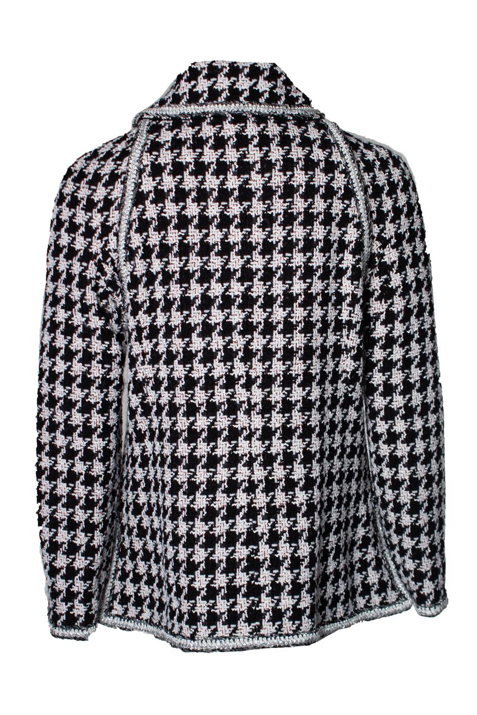 Chanel, Black and white houndstooth jacket In Excellent Condition For Sale In AMSTERDAM, NL