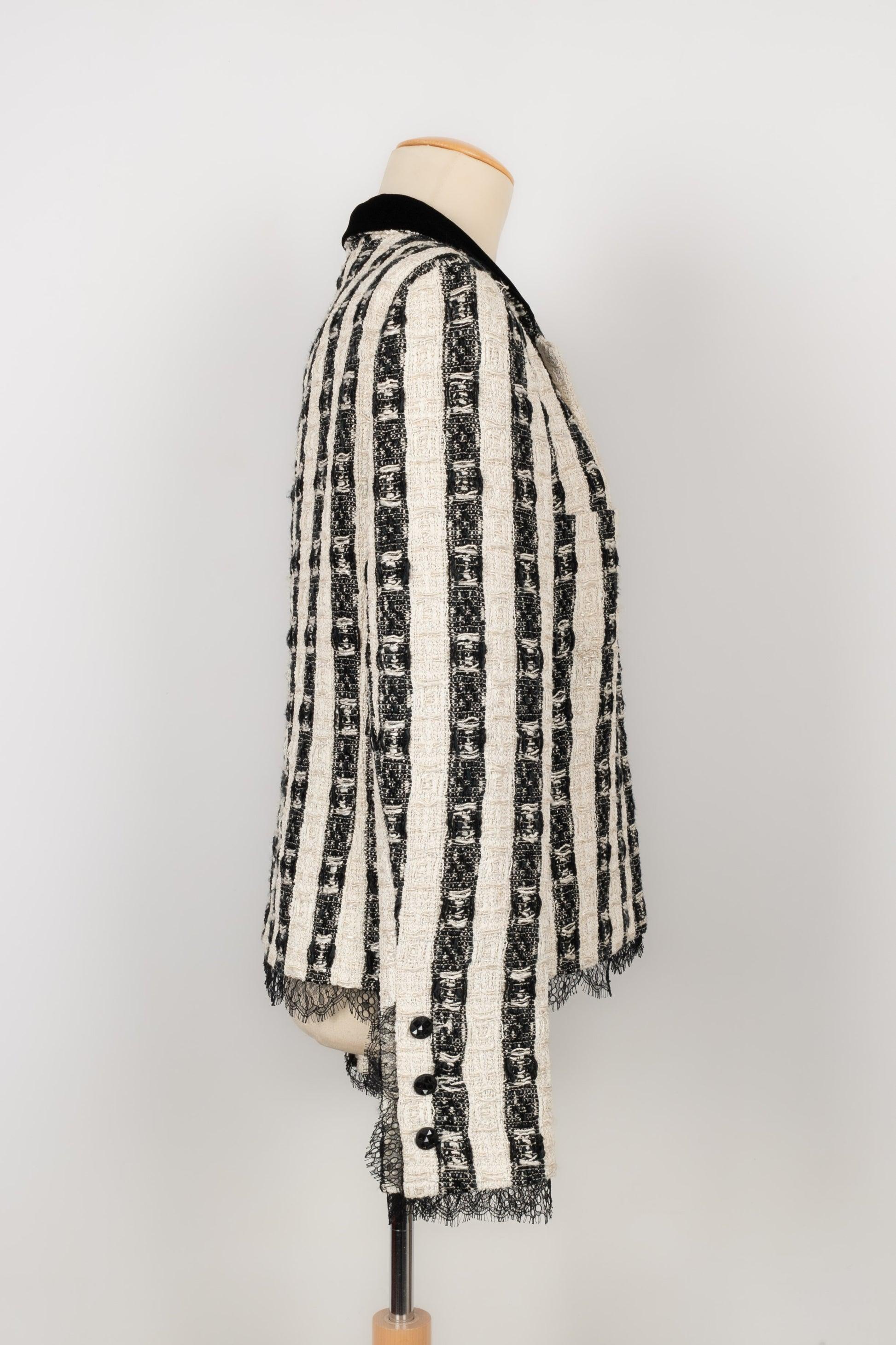 Veste Chanel noire et blanche avec col en velours Excellent état - En vente à SAINT-OUEN-SUR-SEINE, FR