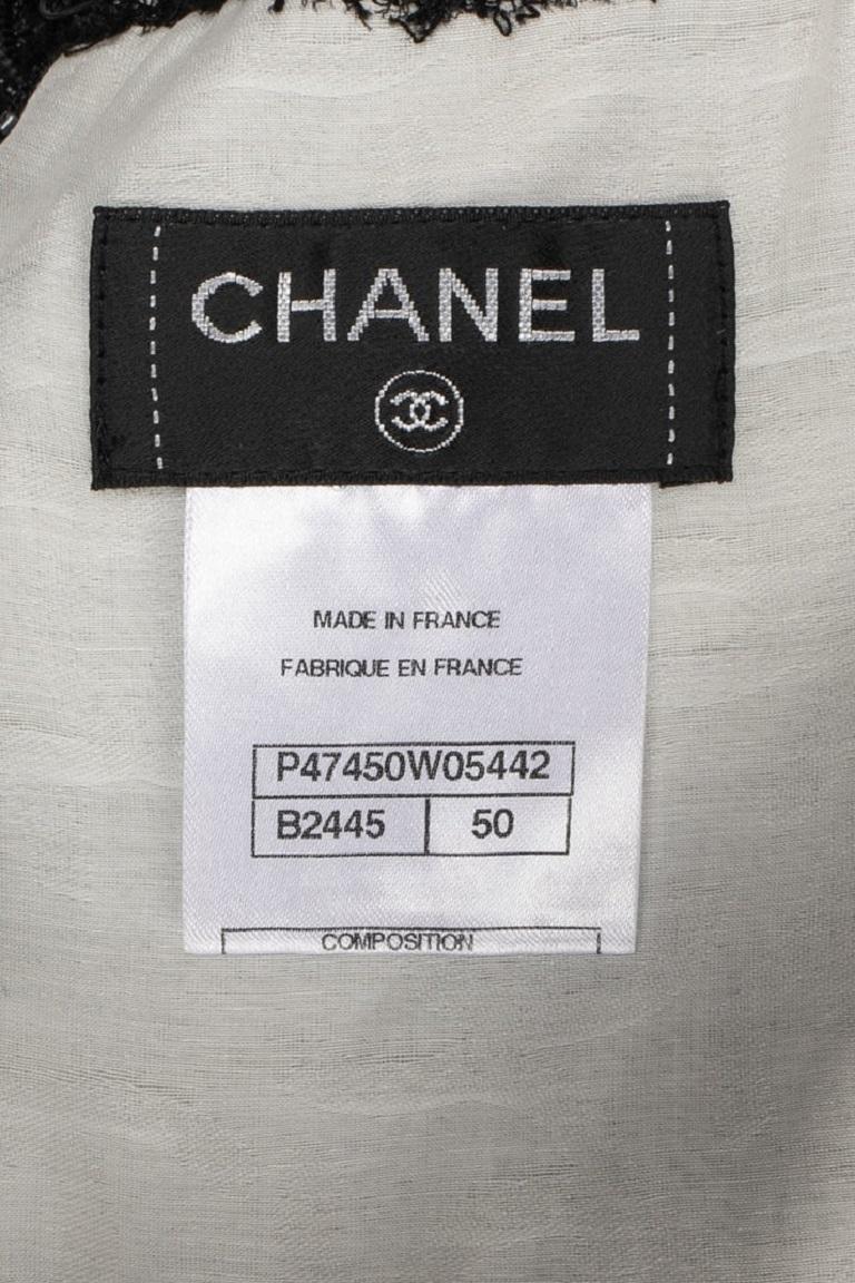 Chanel Schwarz-weißes ärmelloses Spitzen-Top im Angebot 7