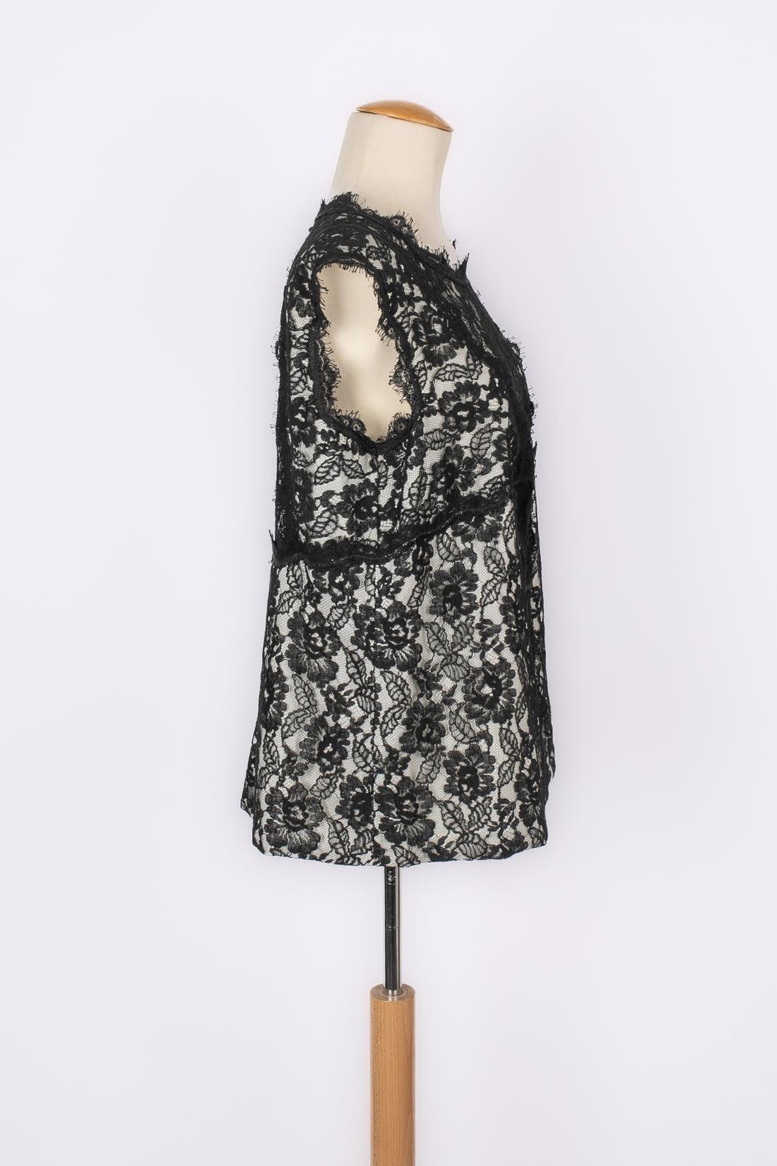 Chanel - (Made in France) Schwarz-weißes ärmelloses Spitzentop. Größe 50FR.

Zusätzliche Informationen:
Zustand: Sehr guter Zustand
Abmessungen: Brustkorb: 50 cm - Länge: 62 cm

Sellers Referenz: FH6