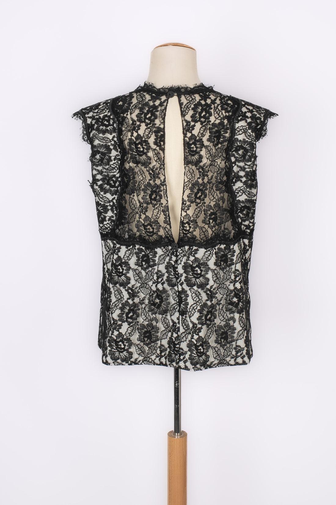 Chanel Schwarz-weißes ärmelloses Spitzen-Top im Zustand „Hervorragend“ im Angebot in SAINT-OUEN-SUR-SEINE, FR