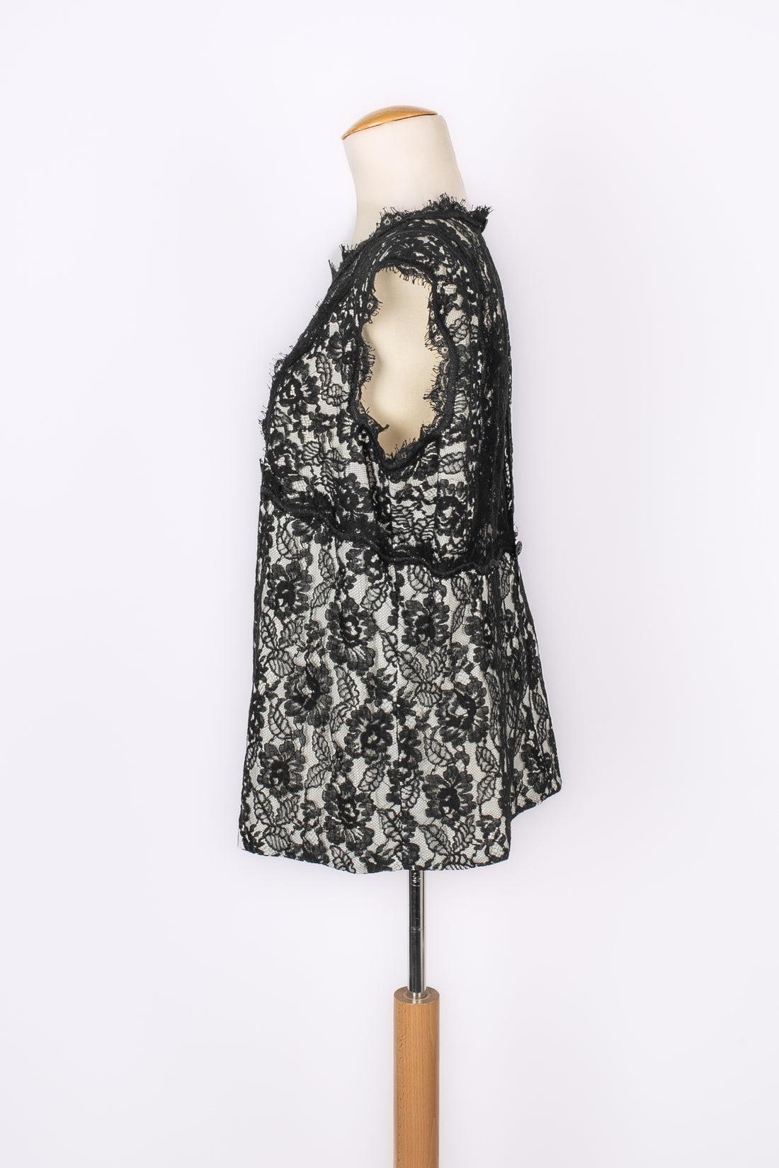 Chanel Schwarz-weißes ärmelloses Spitzen-Top Damen im Angebot