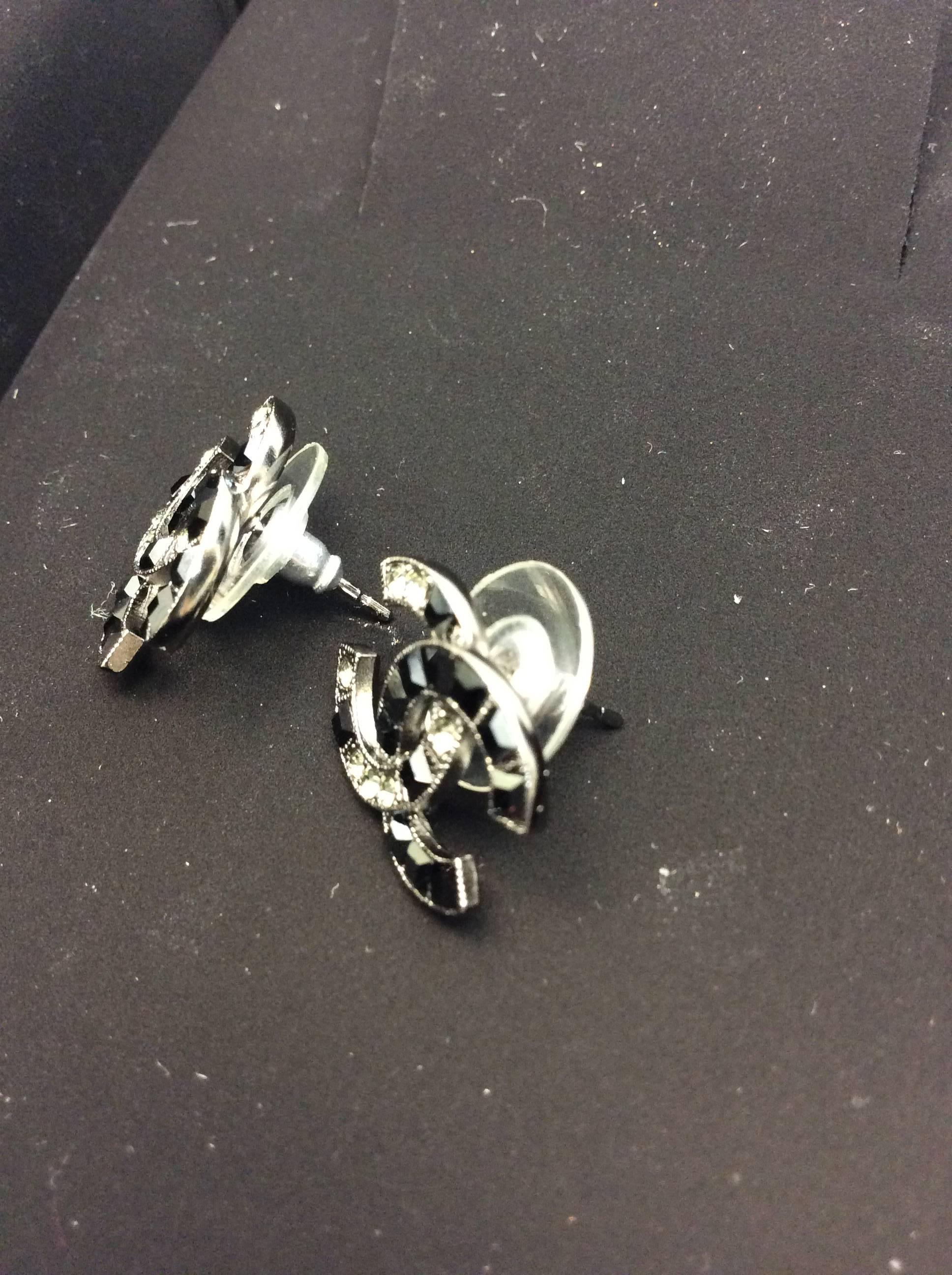 Chanel Black and White Logo Earrings
Made in France
$225