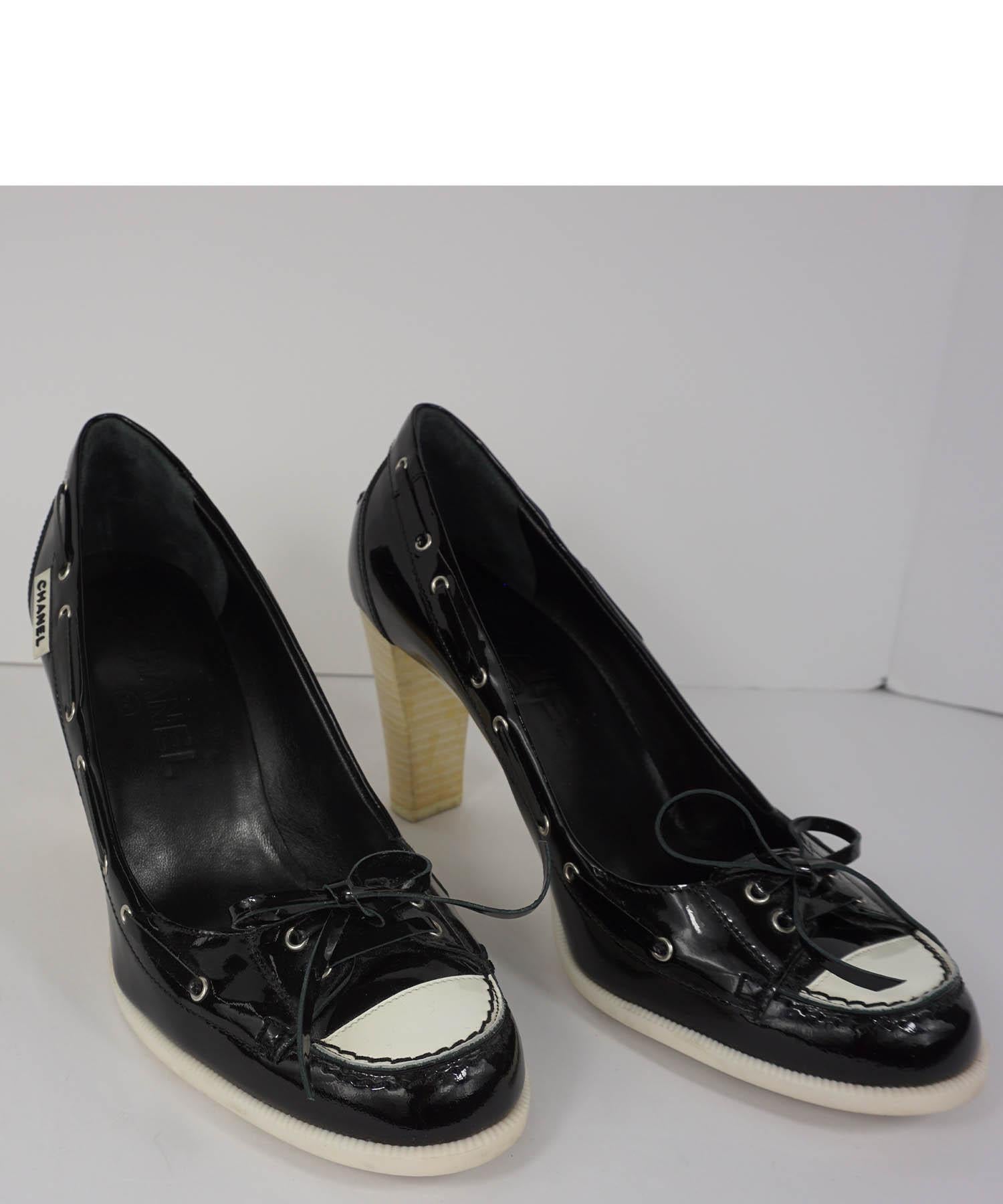 Chanel Black and White Patent Leather Boat Shoe Pumps Size 38