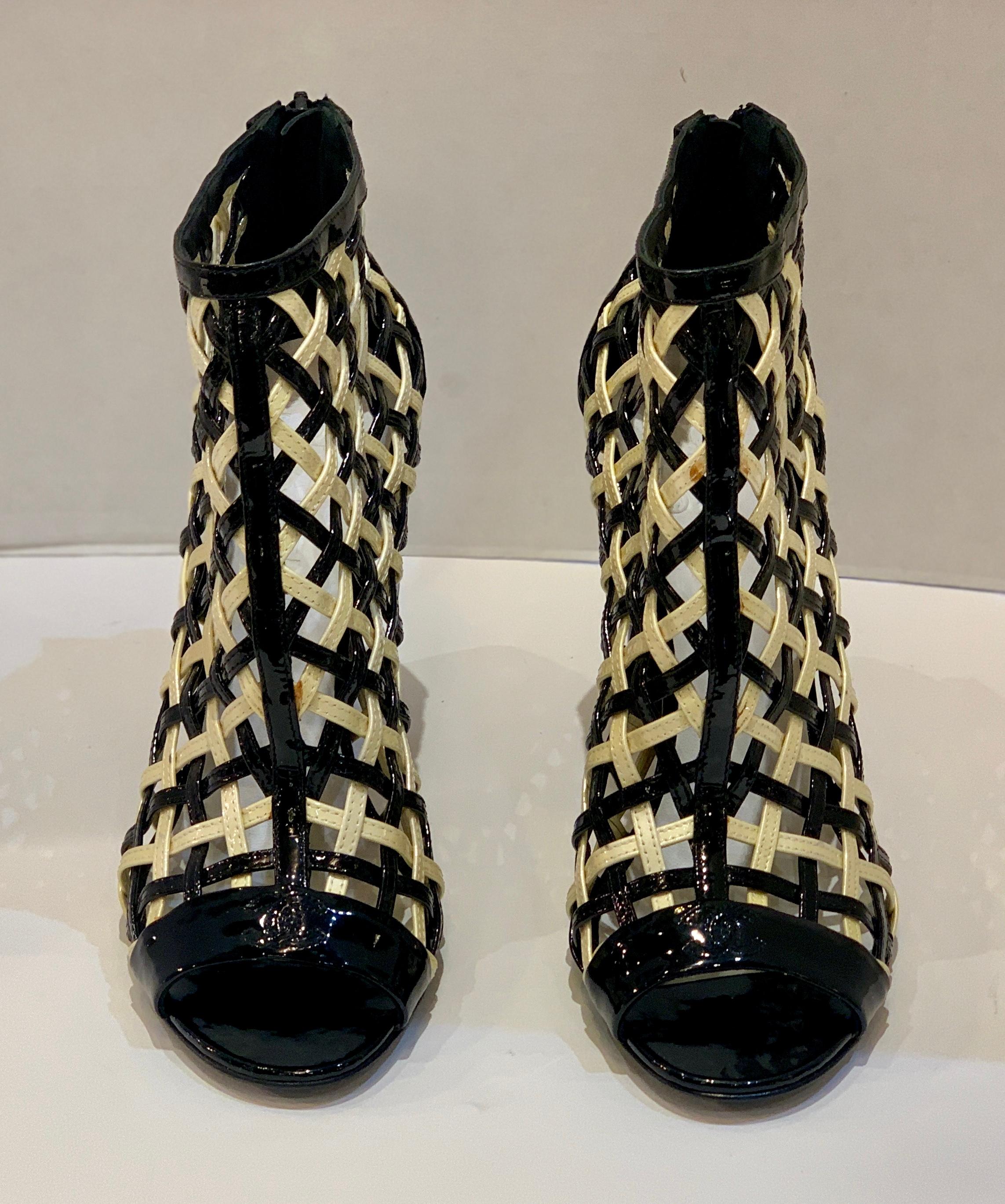 Chanel Black and White Patent Leather Cage Peep Toe Booties Shoes Size 41 or 11 In Good Condition For Sale In Tustin, CA
