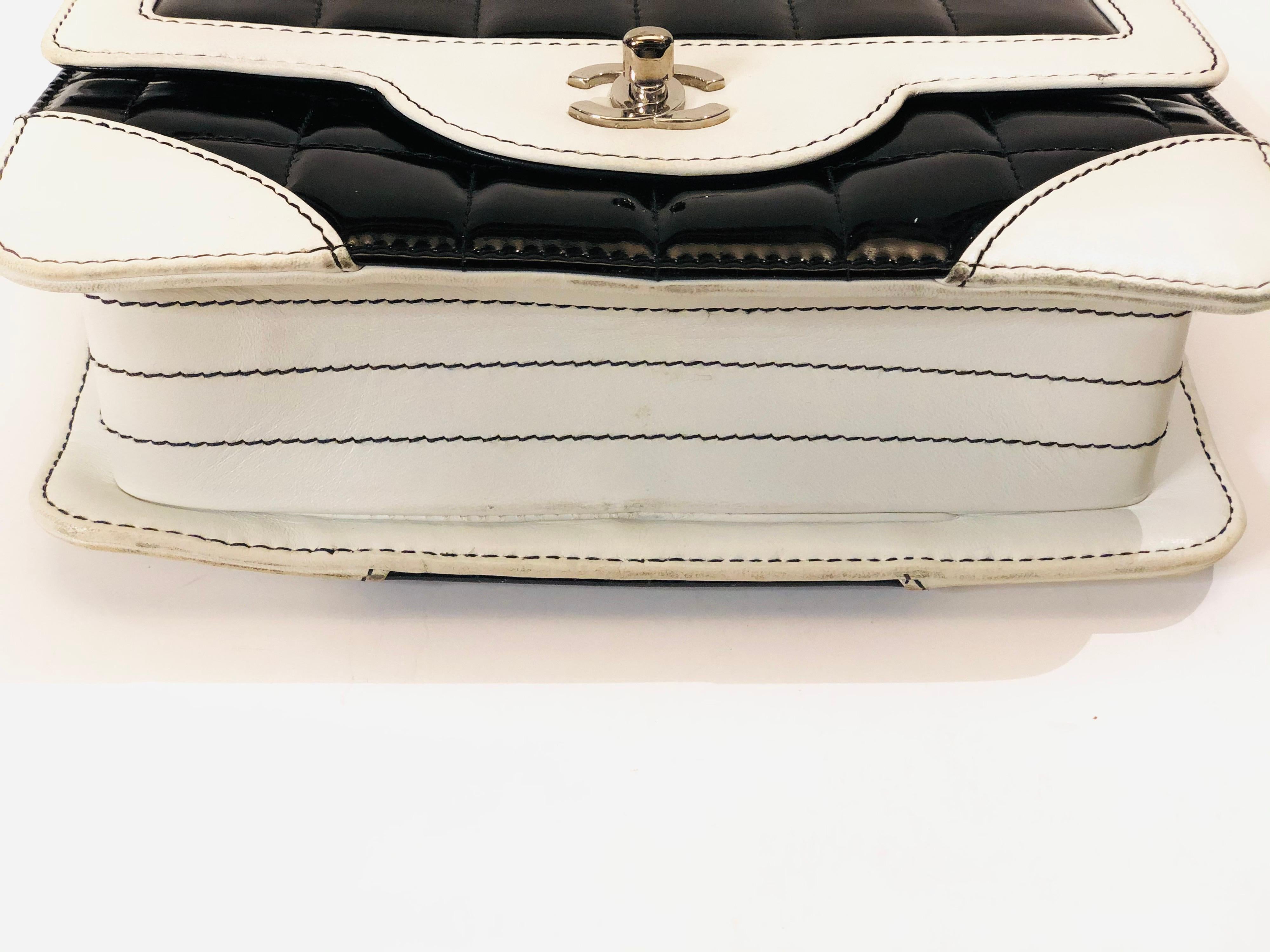 Chanel Black and  White Patent Leather Shoulder Strap bag  In Good Condition In Sheung Wan, HK