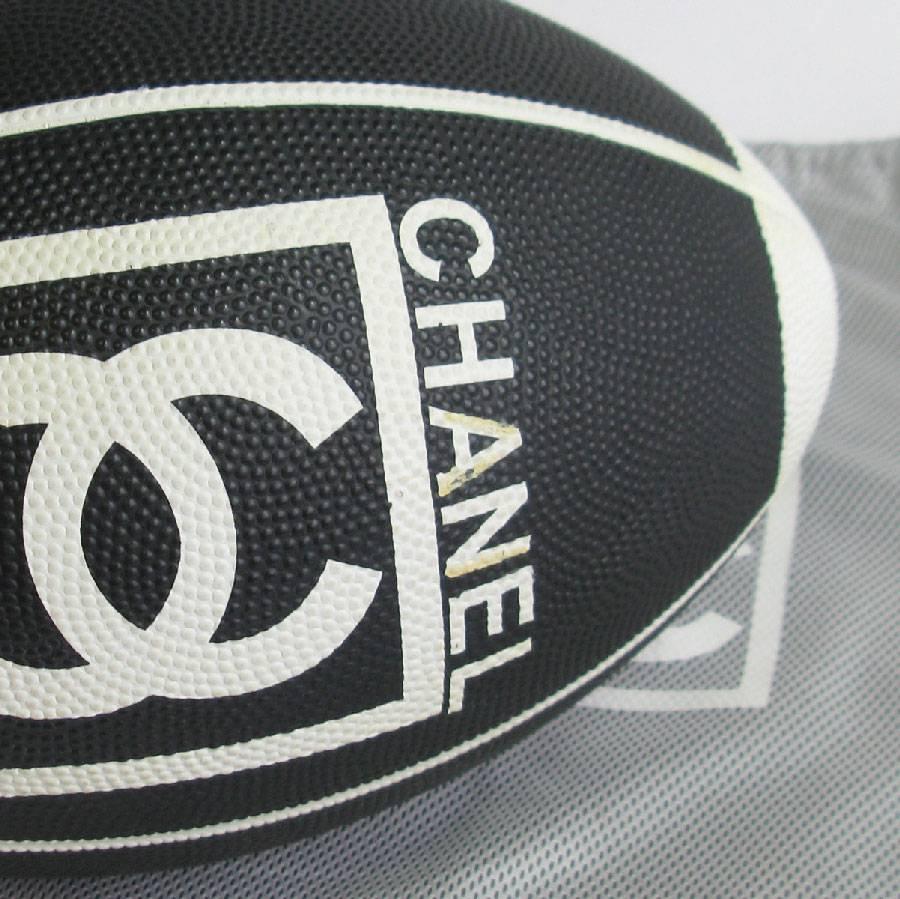 Chanel Black and White Rugby Ball In Good Condition In Paris, FR