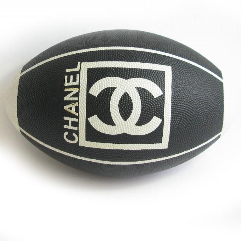 Chanel Schwarzer und weißer Rugby-Kugel im Zustand „Hervorragend“ im Angebot in Paris, FR