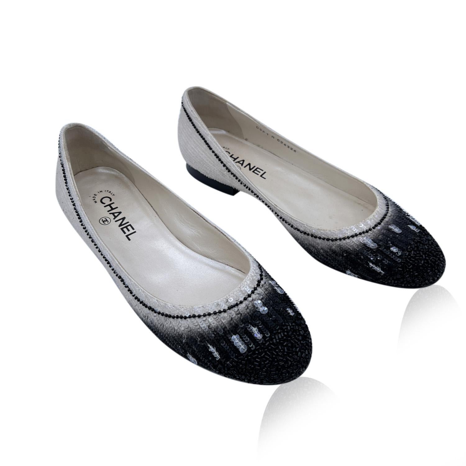 Beautiful Chanel ballet flats decorated with sequins in white and black colors. Ombrè effect on the toes. They feature a round toe and slip on design. Leather insole and outsole. Heels Height:2.5 inches - 6.4 cm. Made in Italy. Size EU 40 (The size
