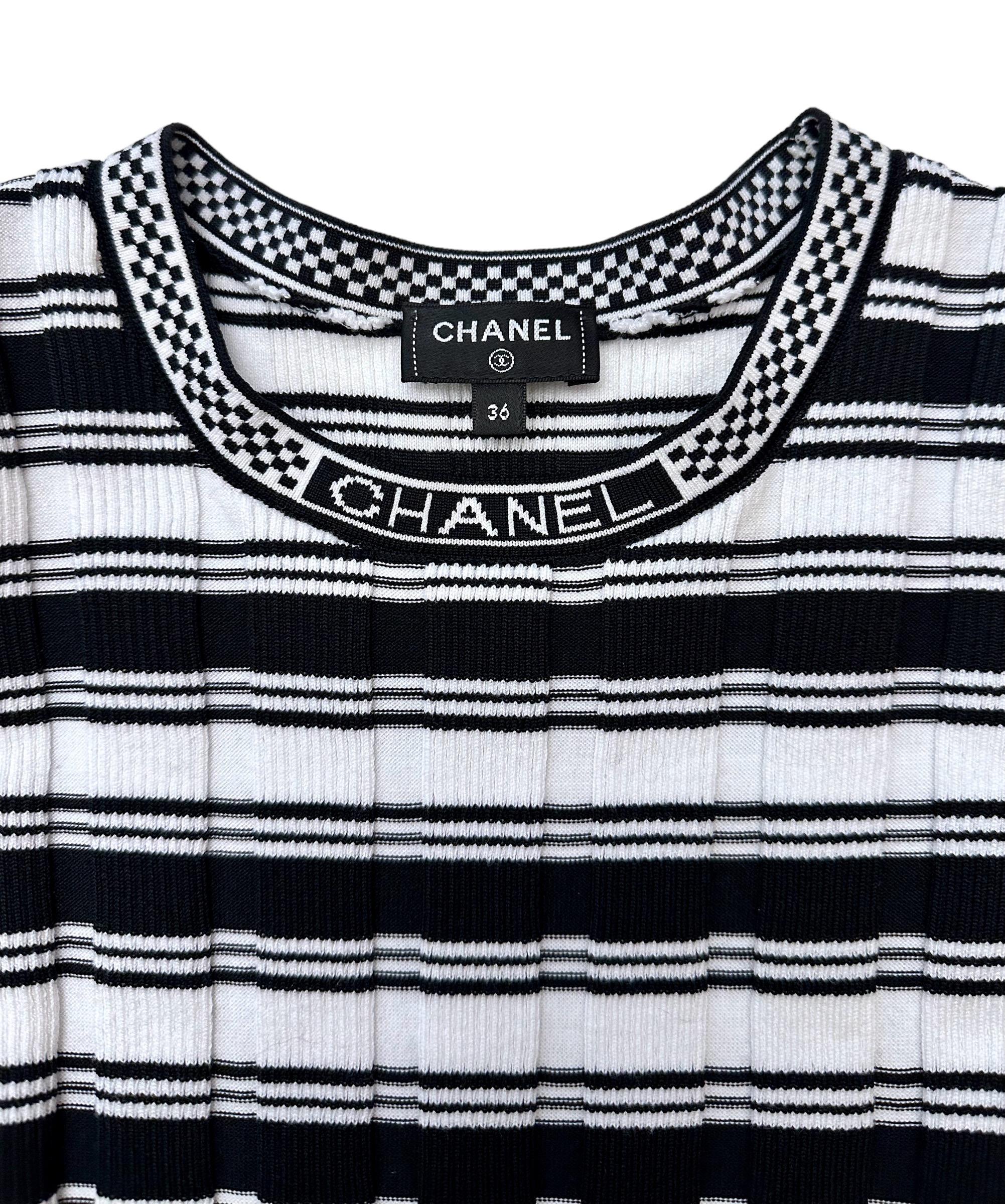Chanel Cruise 2023 Black and White Stripes Knit Top In Excellent Condition For Sale In Geneva, CH