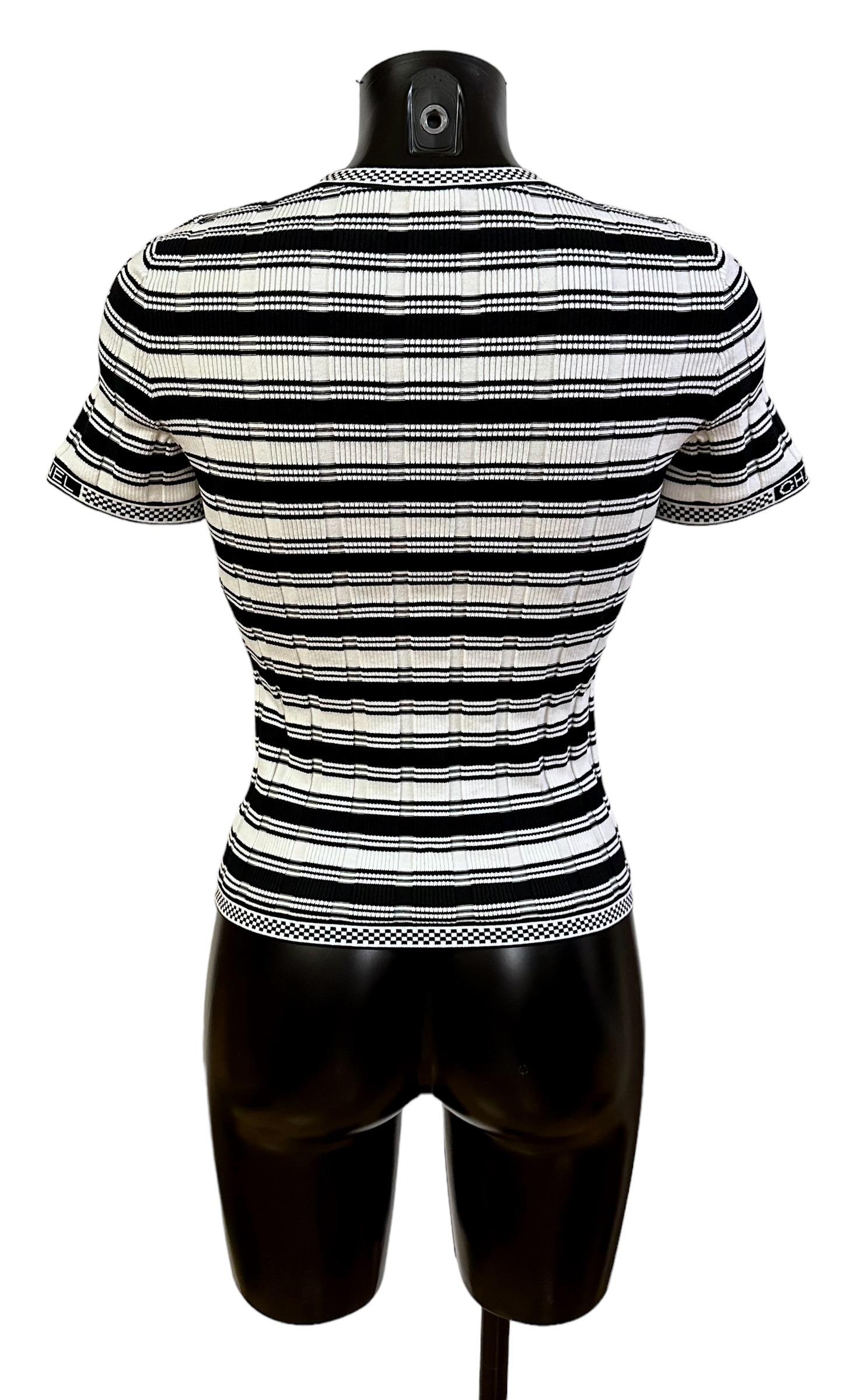 Women's or Men's Chanel Cruise 2023 Black and White Stripes Knit Top For Sale